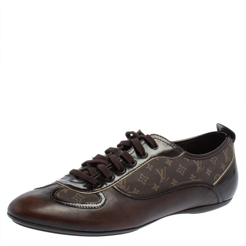 These stylish Louis Vuitton sneakers are meant to deliver signature looks every time. Crafted from monogram canvas and patent leather, they come in a lovely shade of brown. They are styled with lace-ups and endowed with comfortable leather-lined