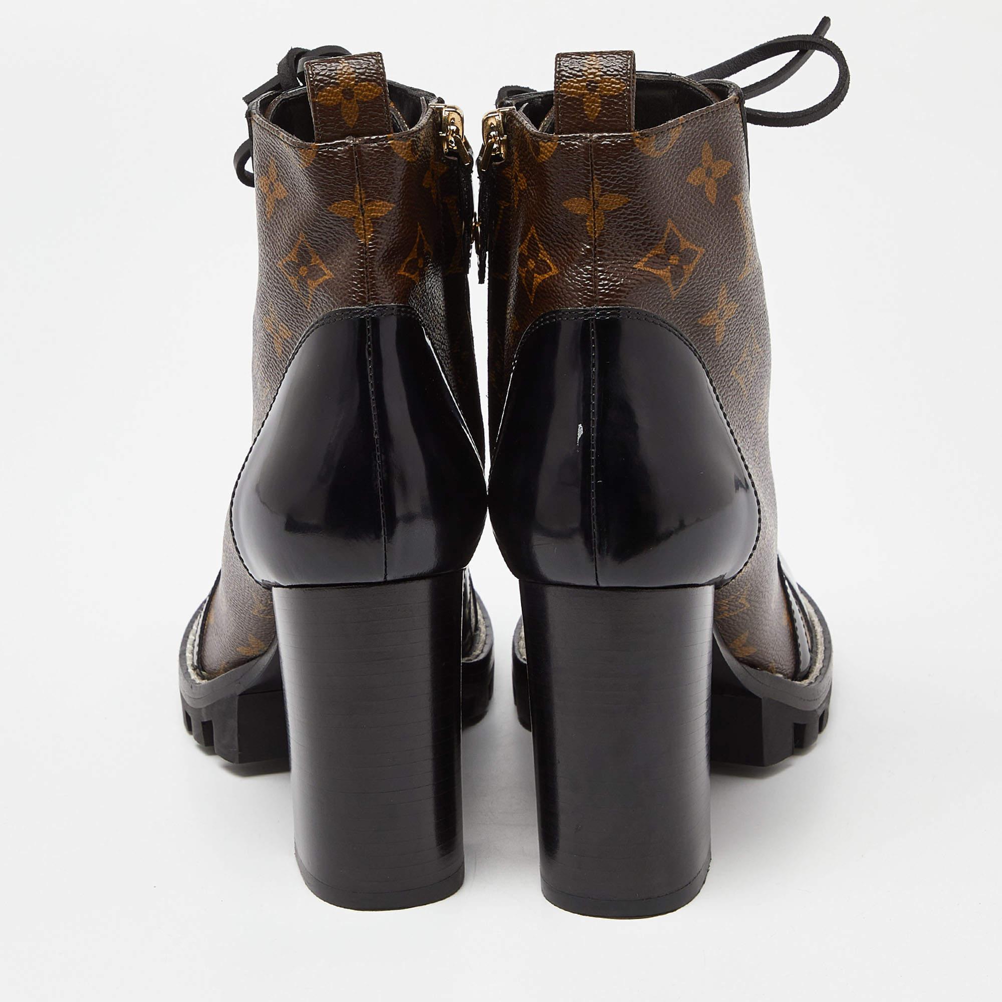 Louis Vuitton Monogram Canvas And Patent Leather Star Trail Ankle Boot Size 40 In Excellent Condition For Sale In Dubai, Al Qouz 2