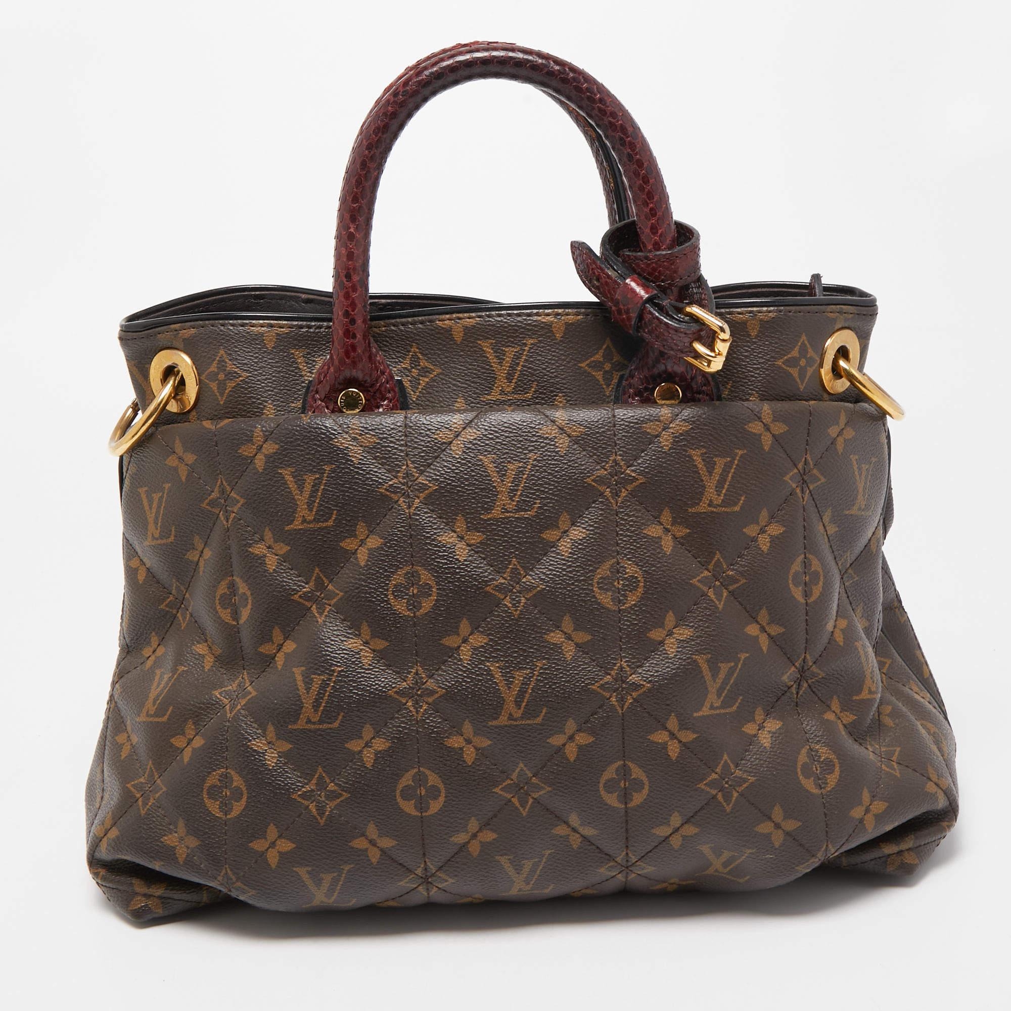 Louis Vuitton Limited Edition Etoile Exotique MM Tasche aus Segeltuch und Python mit Monogramm und Python im Zustand „Gut“ in Dubai, Al Qouz 2