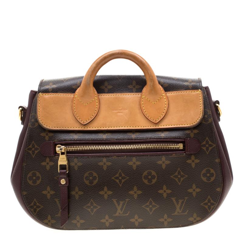 A perfect pick for endless style and fashion-filled sprees is this Eden. This Louis Vuitton creation has been beautifully crafted from Monogram canvas and styled with a flap that has a push lock. The insides are lined with Alcantara and sized to