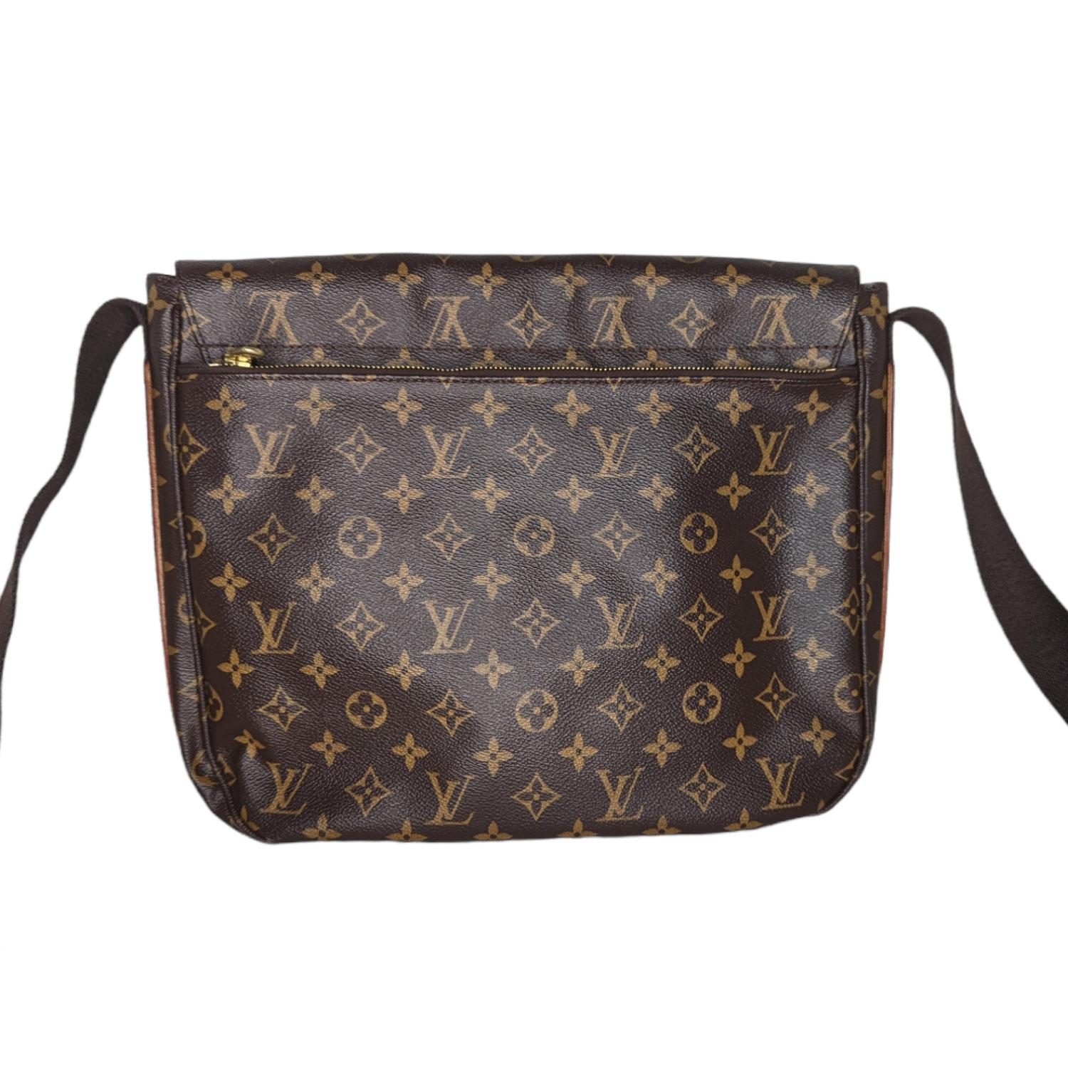 This elegant and sleek Louis Vuitton Monogram Canvas Beaubourg MM Messenger Bag is perfect for the style conscious man or woman on the go. It features a large flap front that covers an ample interior. Four interior pockets and one zip pocket to