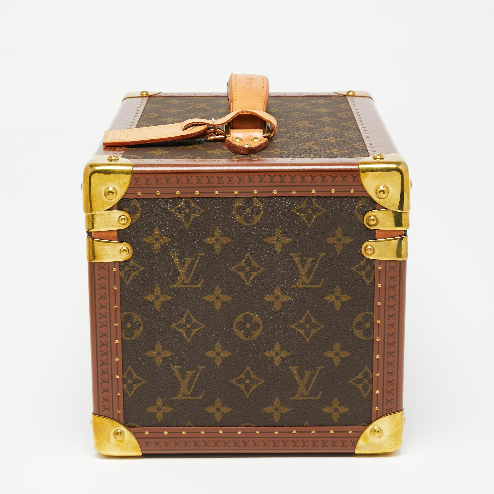 If you're looking for collectibles with a blend of modern style and exquisite craftsmanship, this Louis Vuitton beauty case trunk is the answer. Crafted from monogram coated canvas and leather trims, it features the famous trunk design of the 1800s