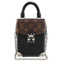 Louis Vuitton Monogram-Canvas-Tasche im Kamerakasten-Design aus schwarzem Leder mit silbernen Metallbeschlägen