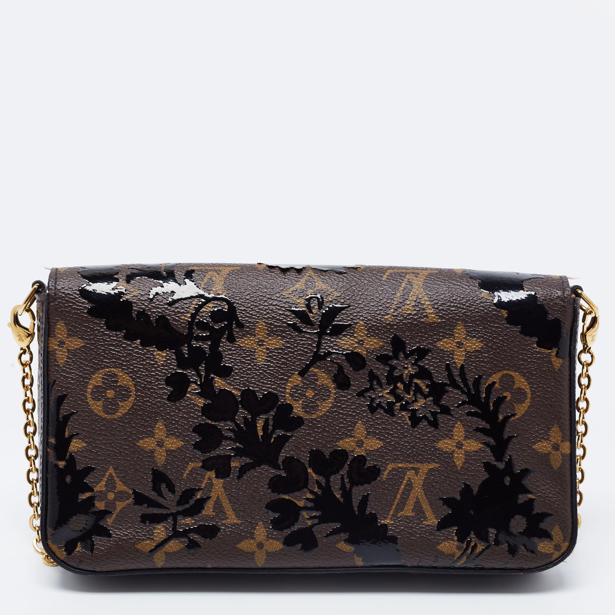This Limited Edition Blossom Félicie Pochette has been designed to be a shoulder bag as well as a clutch. It is crafted from Monogram canvas and has a canvas-lined interior, an envelope flap, and a chain. The chic bag comes in a convenient size that