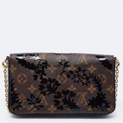 Monogrammierte Canvas-Blumen-Pochette-Clutch von Louis Vuitton