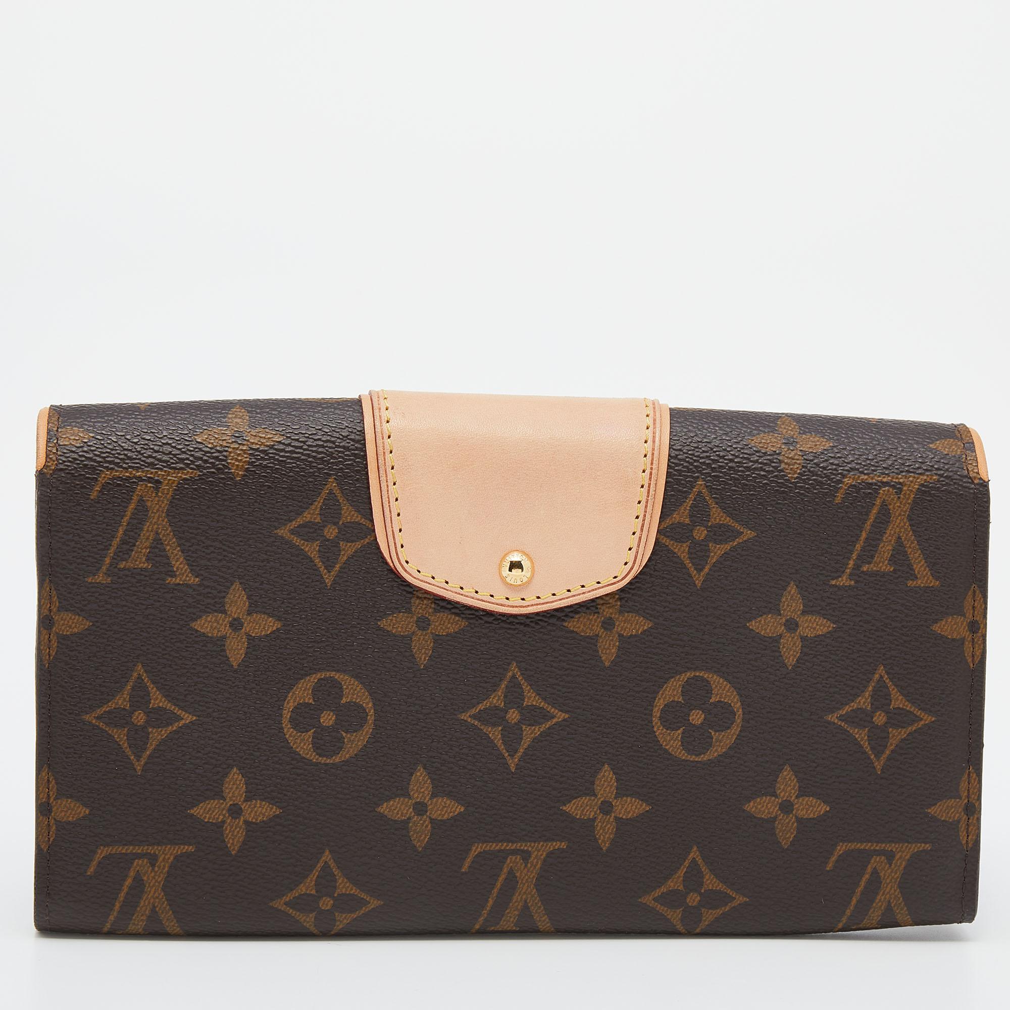 Designed to last, this awesome Boetie wallet from Louis Vuitton can uplift the look of your wardrobe. Elegant and classy, style your outfit with this lovely accessory. It has been beautifully crafted from monogram canvas & leather wallet finished