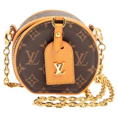 Louis Vuitton Reverse Monogram Boite Chapeau Necklace 4lv524a For