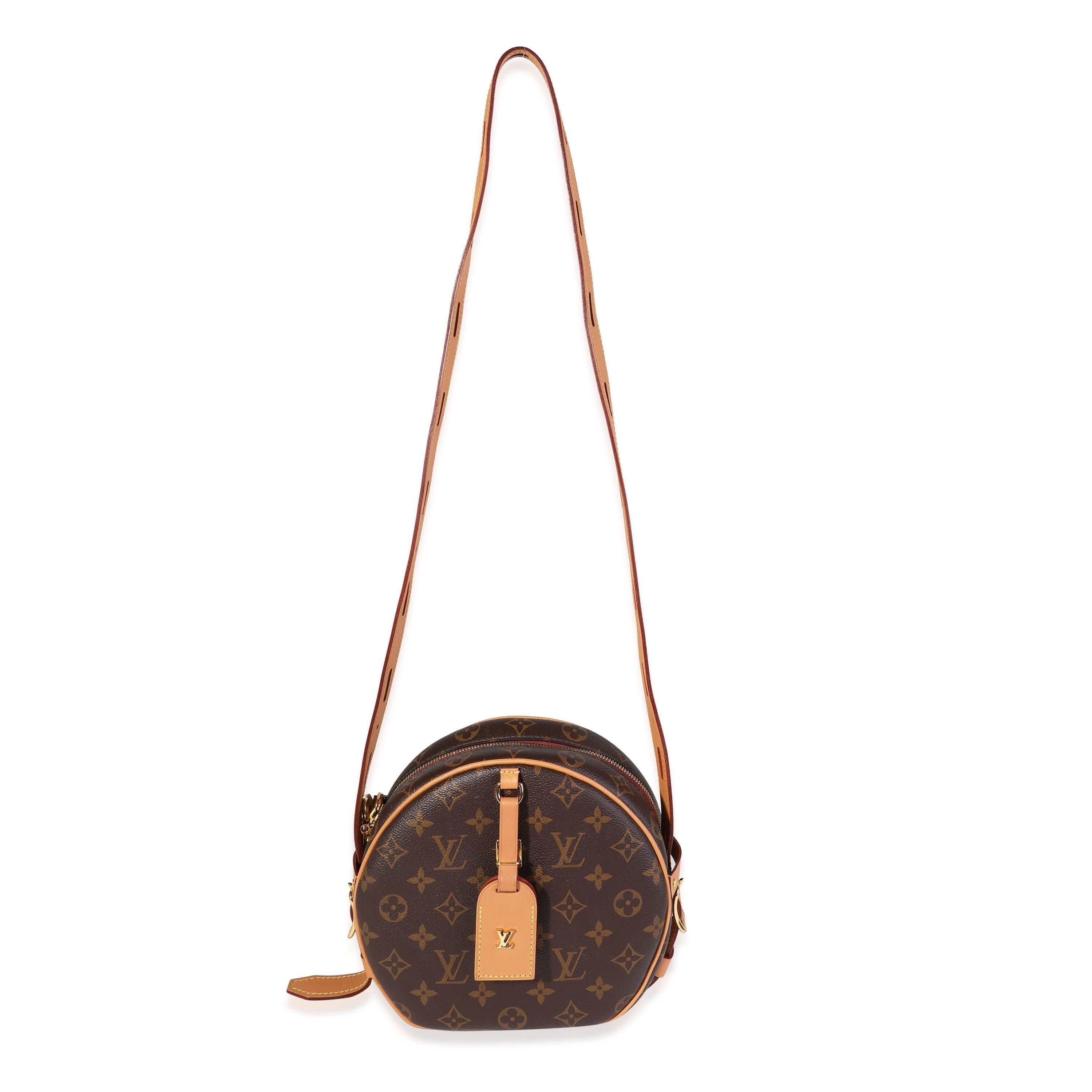 Listing Title: Louis Vuitton Monogram Canvas Boite Chapeau Souple MM
SKU: 120686
MSRP: 2910.00
Condition: Pre-owned 
Handbag Condition: Very Good
Condition Comments: Very Good Condition. Scuffing to corners and leather trim. Scratching to hardware.