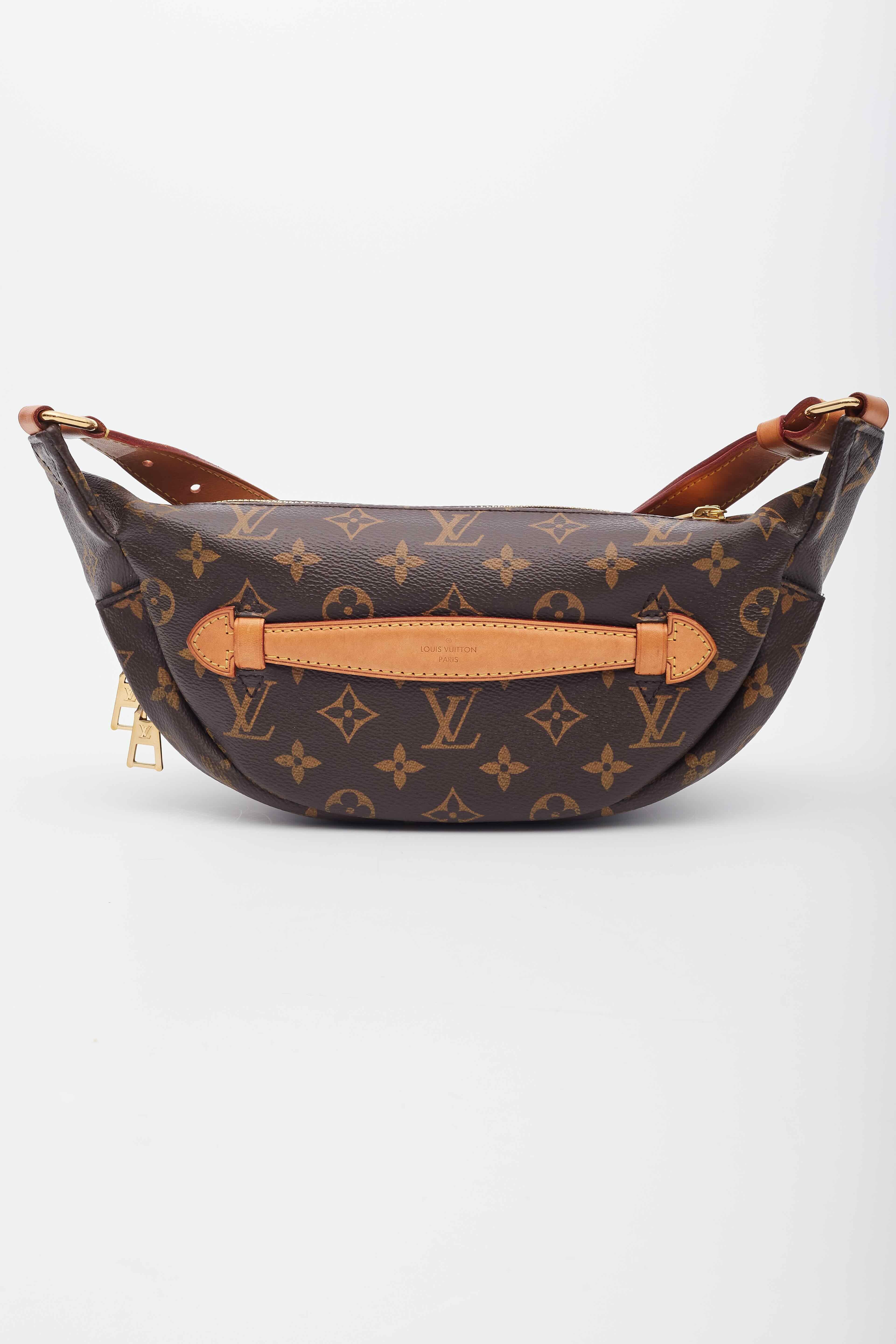 Louis Vuitton Monogram Canvas Bum Bag 2018 In Good Condition For Sale In Montreal, Quebec