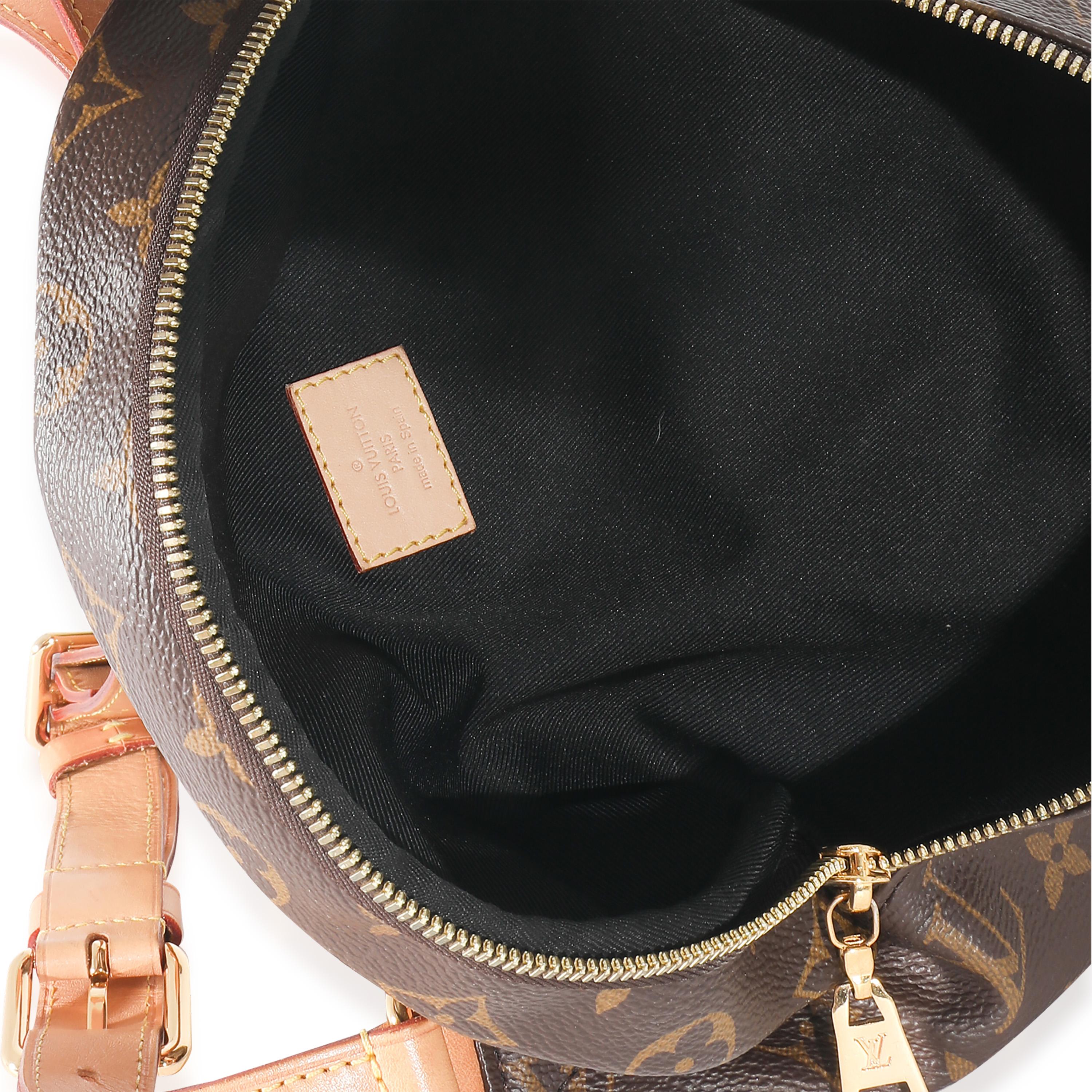 Titolo dell'elenco: Marsupio in tela Monogram Louis Vuitton
SKU: 134685
Condizioni: Usato 
Condizioni della borsa: Molto buono
Commenti sulle condizioni: L'articolo è in ottime condizioni con lievi segni di usura. Filigrane lungo la pelle esterna.