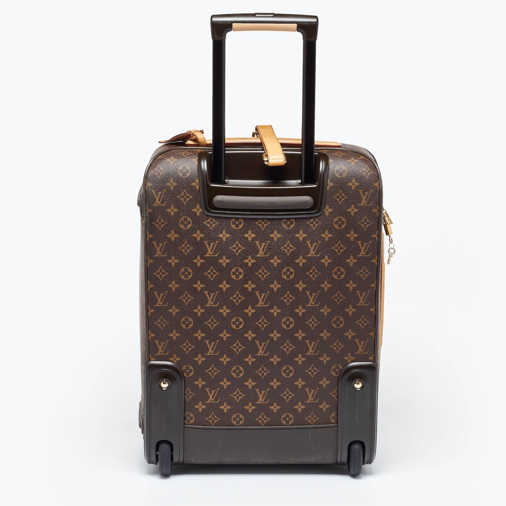 Monogrammiertes Canvas Business Pegase Legere 55 Gepäckstücke von Louis Vuitton im Zustand „Gut“ im Angebot in Dubai, Al Qouz 2