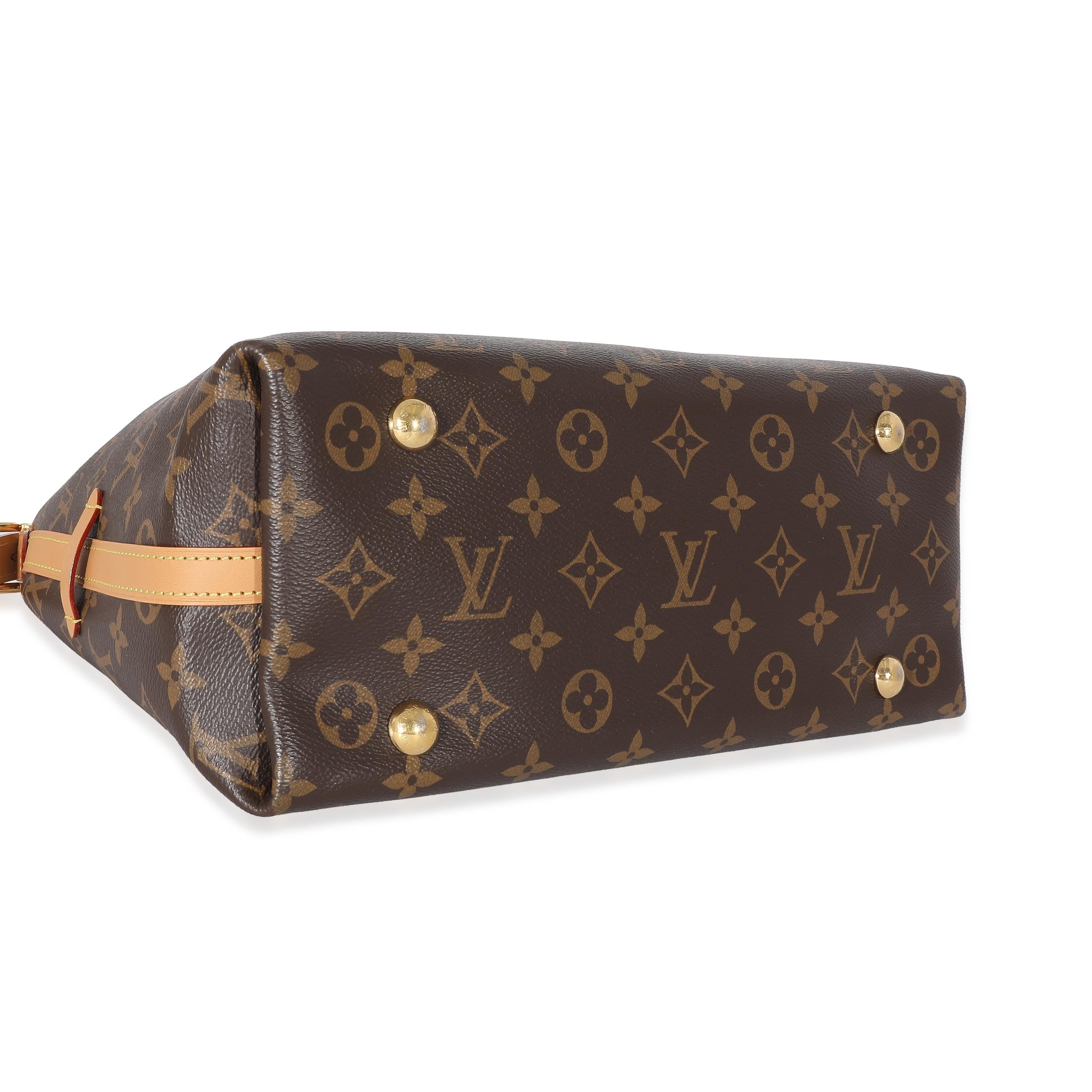 Listing Title: Louis Vuitton Monogram Canvas Carryall PM
SKU: 133250
MSRP: 2370.00 USD
Condition: Pre-owned 
Handbag Condition: Very Good
Condition Comments: Item is in very good condition with minor signs of wear. Exterior faint corner scuffing. 