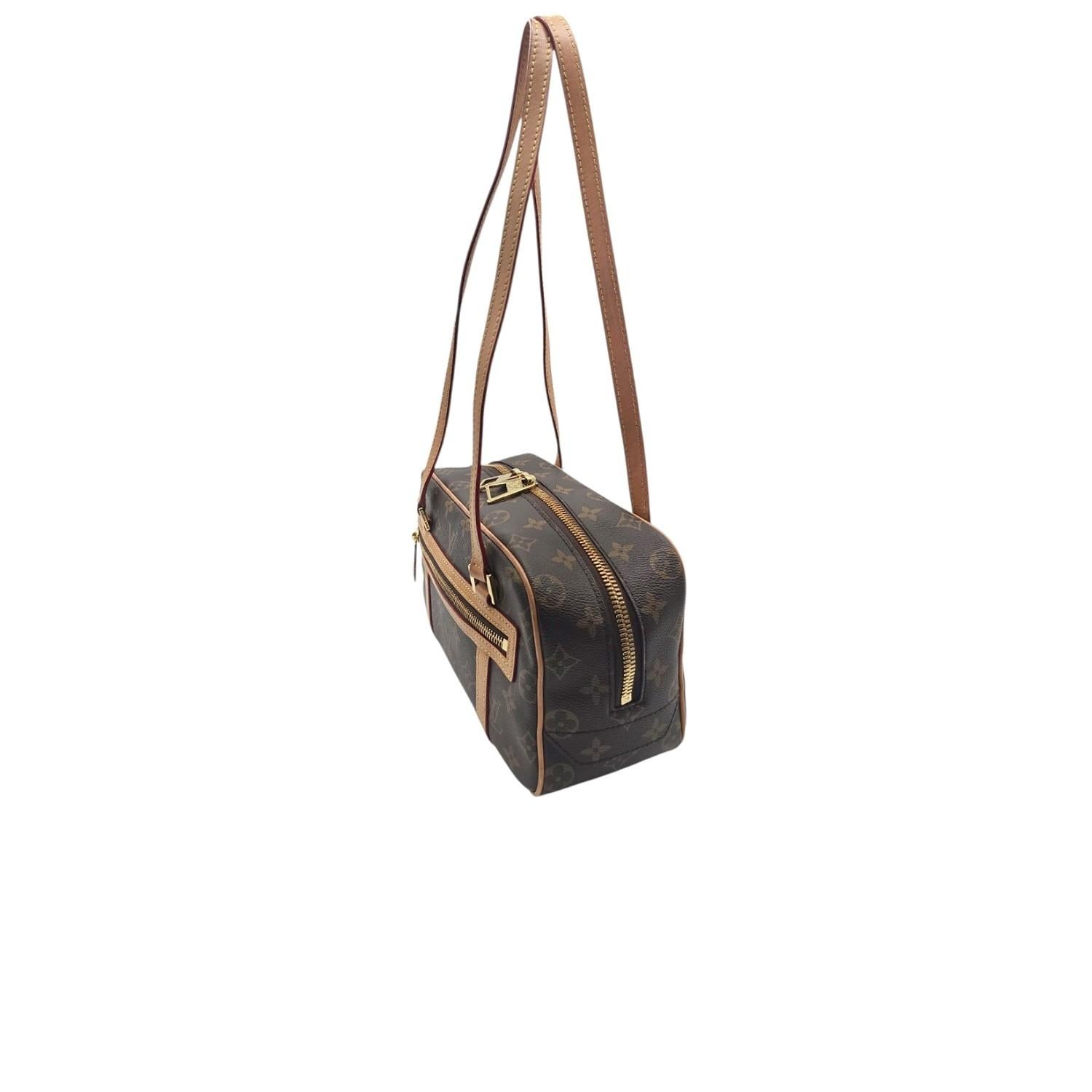 Louis Vuitton Monogram Canvas Cite Tasche NM für Damen oder Herren im Angebot