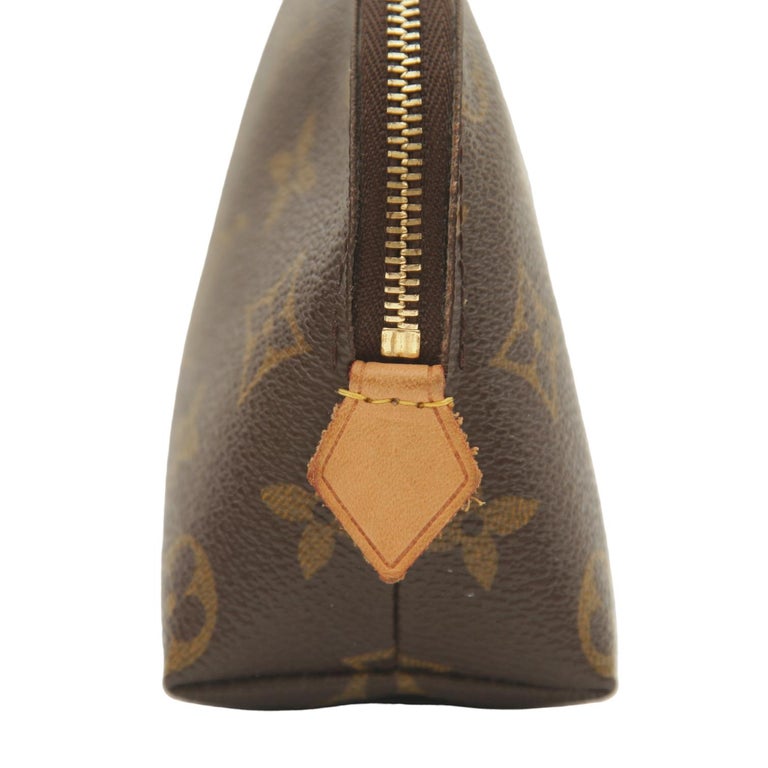 Louis Vuitton - Pochette à maquillage en toile avec monogramme et poche à  fermeture éclair En vente sur 1stDibs