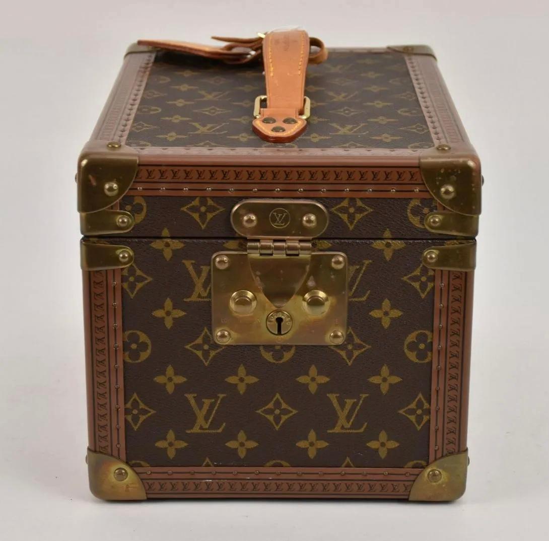 Louis Vuitton Boite Flacons Monogram vanity travel case - A vintage Louis Vuitton Beauty Case in monogram canvas with brass hardware and reinforced corners. S-lock closure with one key. Hand-finished with brass head nails. Interior has one