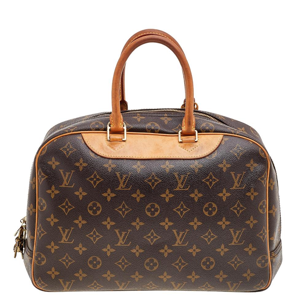 Like all other stunning Louis Vuitton creations, this Deauville bag too emanates luxe charm with oodles of elegance and practicality. This bag is made from Monogram canvas on the exterior and showcases leather trims and distinct gold-tone hardware.