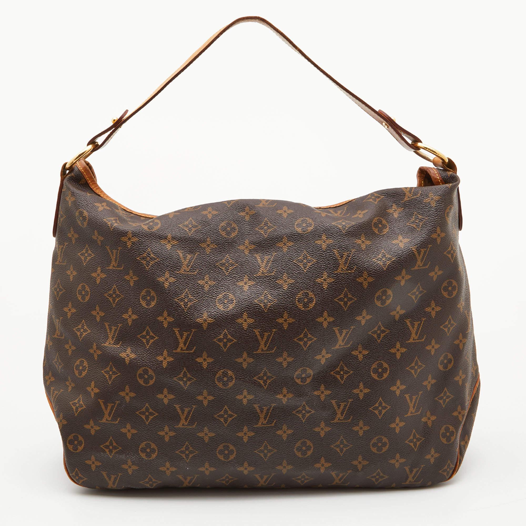 Louis Vuitton's handbags are popular owing to their high style and functionality. This bag, like all their designs, is durable and stylish. Exuding a fine finish, the bag is designed to give a luxurious experience. The interior has enough space to