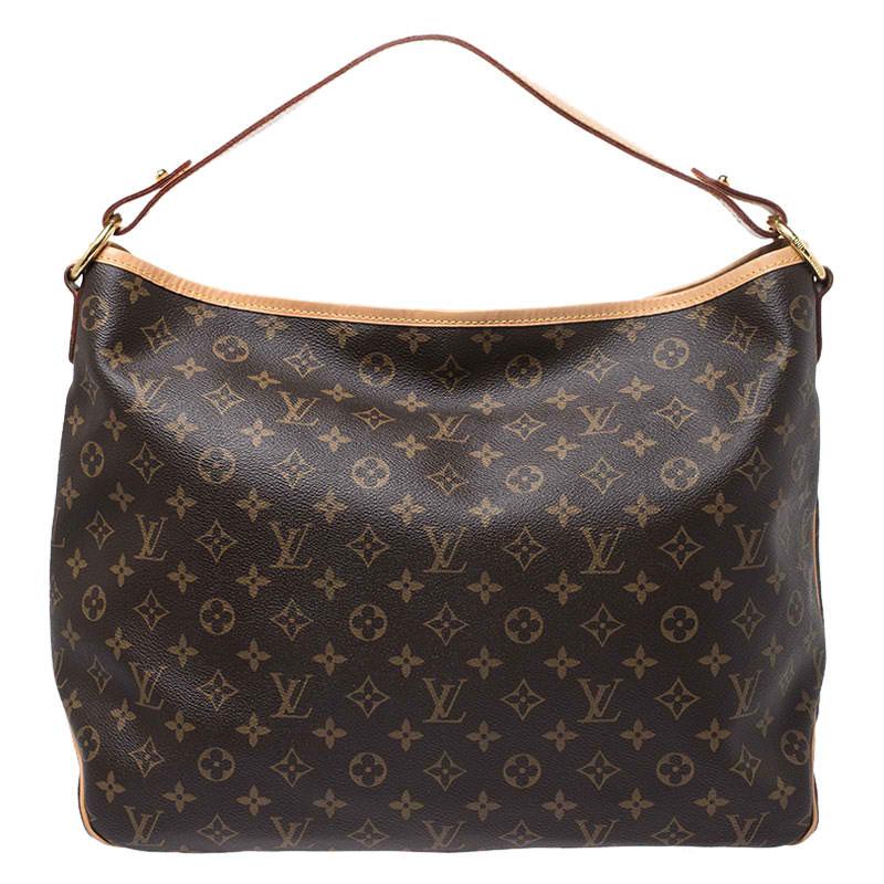 For years, women have leaned towards Louis Vuitton's handbags when it comes to powering their personal style. This Delightful MM Bag, like all the other handbags, is durable and stylish. Crafted from Monogram canvas, the bag comes with a shoulder