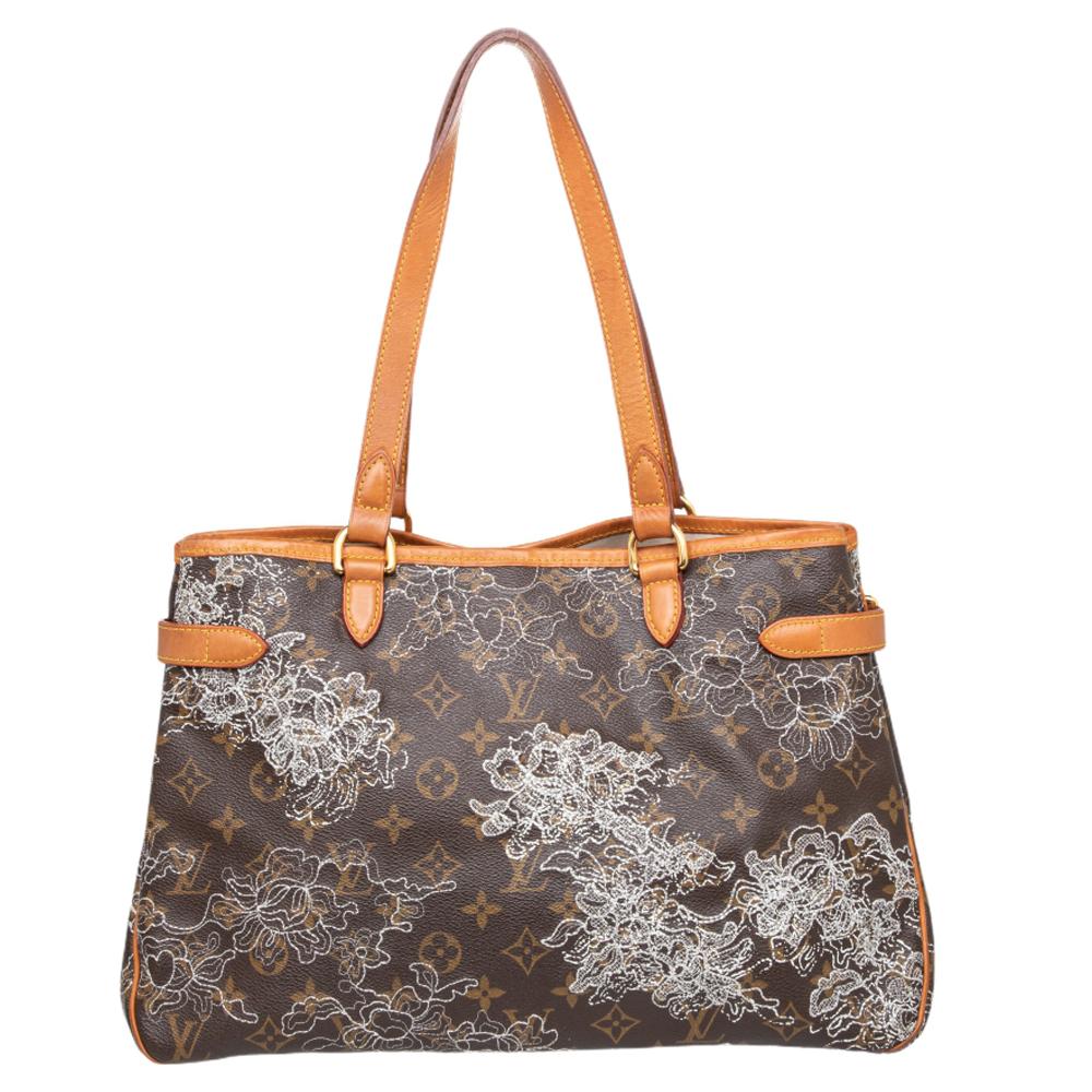 This exclusive Limited Edition Dentelle Batignolles is a must-have for any Louis Vuitton enthusiast. The classic LV monogram canvas features an exquisite lurex lace embroidery design, while the luxurious polished gold-tone hardware, leather trim,