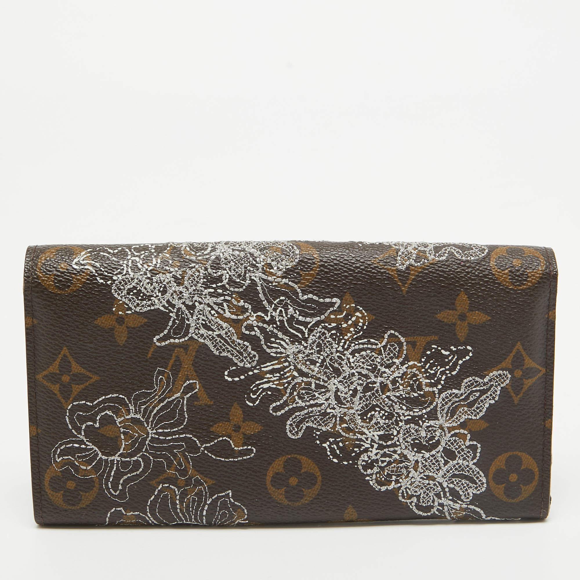 Women's Louis Vuitton Monogram Canvas Dentelle Sarah Wallet For Sale