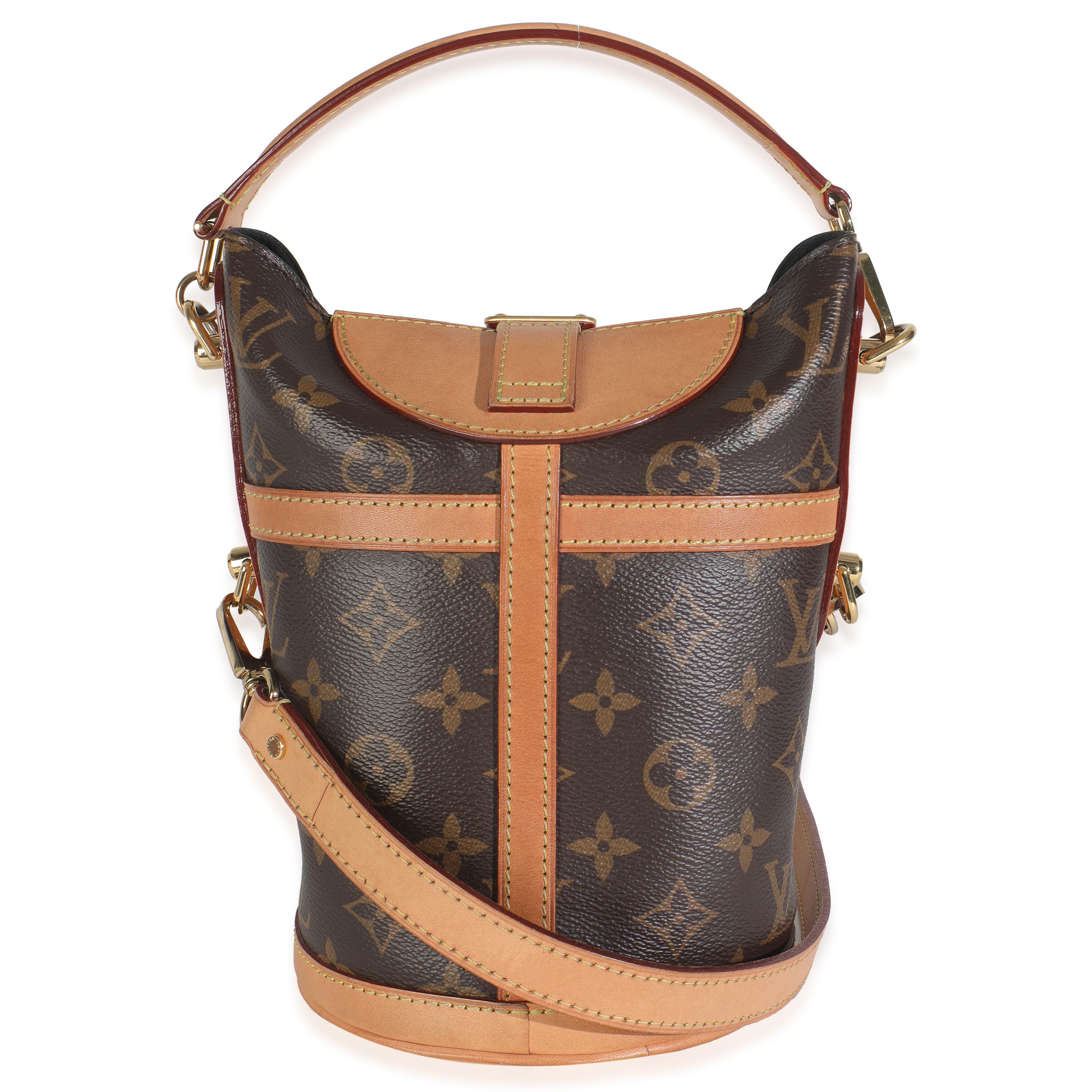 Listing Title: Louis Vuitton Monogram Canvas Duffle Bag
SKU: 148687
Condition: Pre-owned 
Handbag Condition: Good
Condition Comments: Item is in good condition with apparent signs of wear. Patina along leather. Scratching and tarnishing along