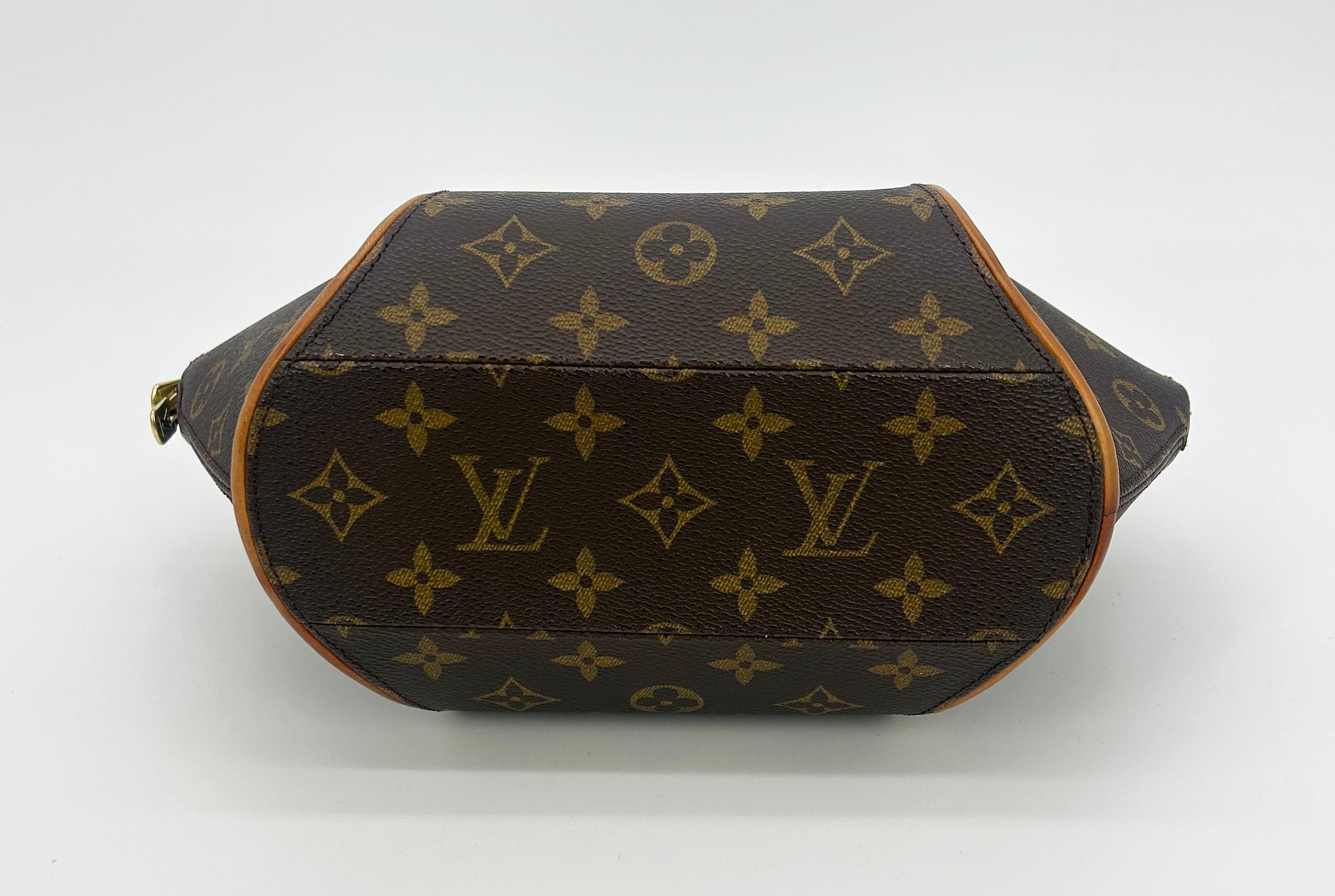 Louis Vuitton Monogramm Canvas Ellipse MM aus Segeltuch Damen im Angebot