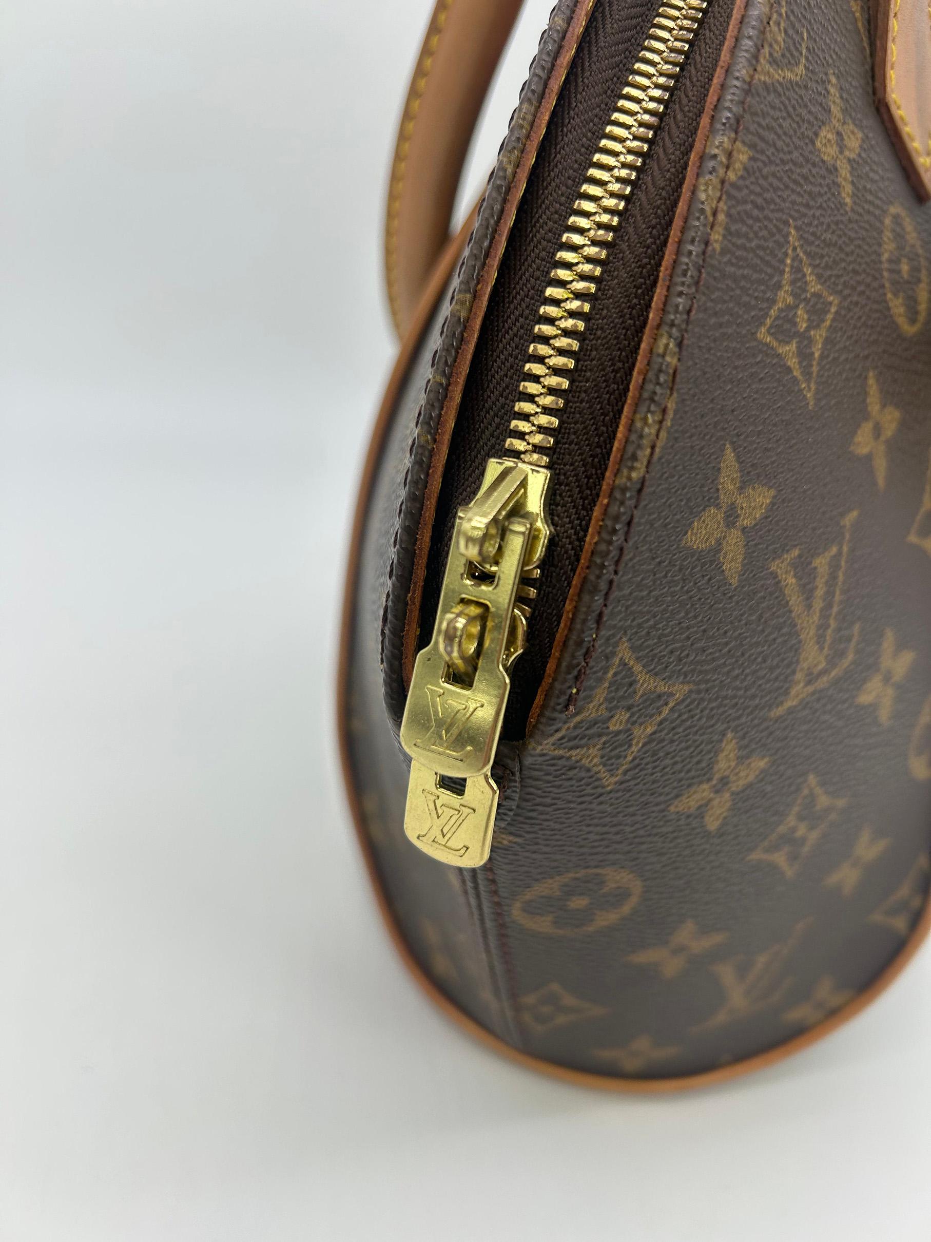 Louis Vuitton Monogramm Canvas Ellipse MM aus Segeltuch im Angebot 2