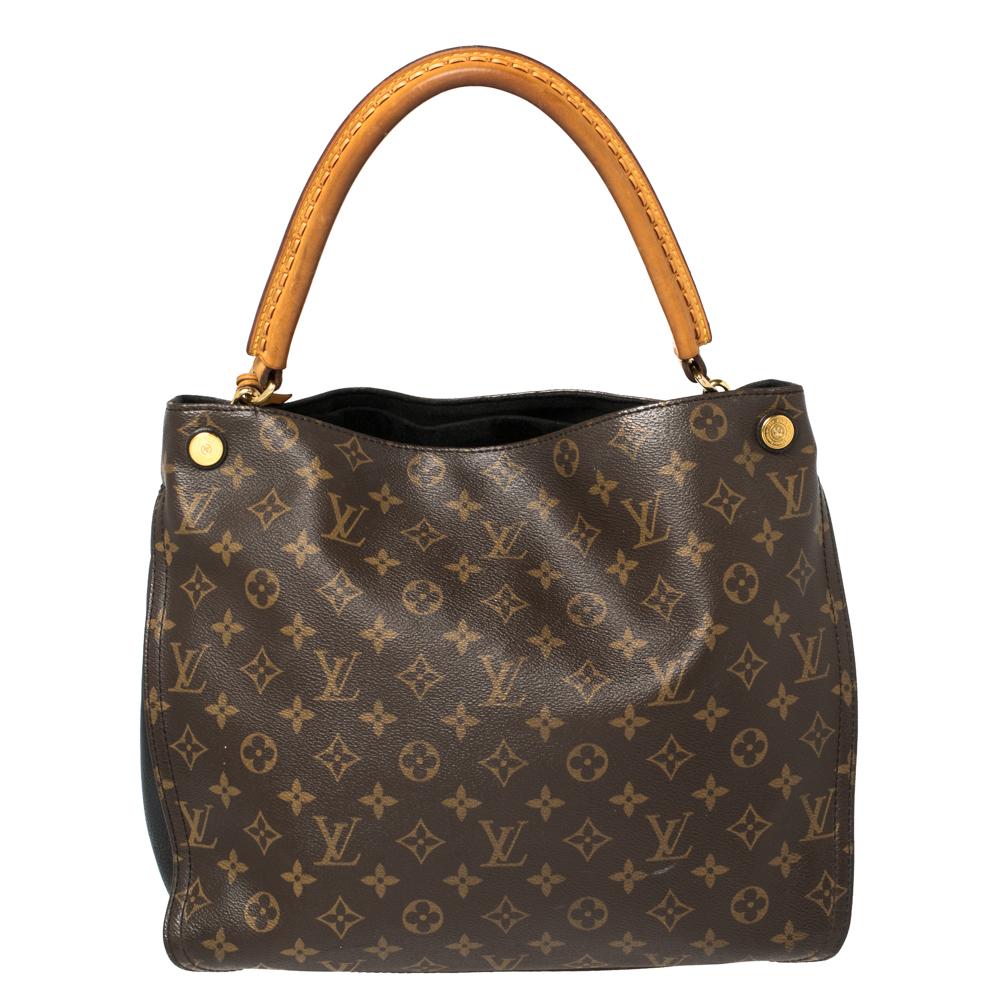 This stylish Louis Vuitton bag is a masterpiece. Armed with signature elements, it has been crafted from monogram canvas and leather. The bag is adorned with a padlock & ket detail, a spacious Alcantara-lined interior and impeccable finishing.

