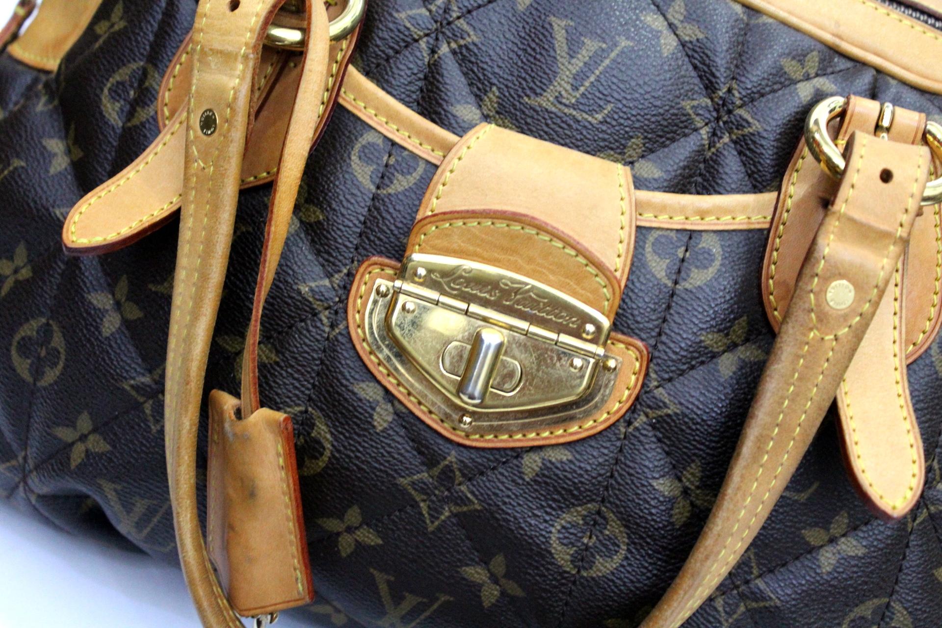 This beautiful Louis Vuitton Bowling model bag is an excellent addition to any LV collection. It is made of triple-layer quilted monogram canvas and natural cowhide leather trim. It also comes with a leather key ring and a lovely round lock. This