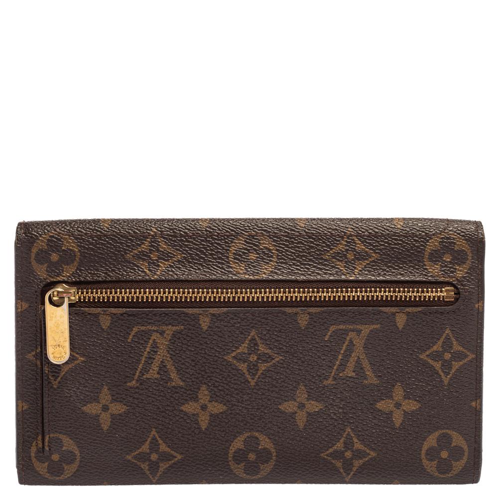 Carry your essentials effortlessly in this sturdy Monogram coated canvas and leather wallet. This wallet is a timeless creation from the famed house of Louis Vuitton. The impeccable construction and brown colour add to the appeal of the creation.