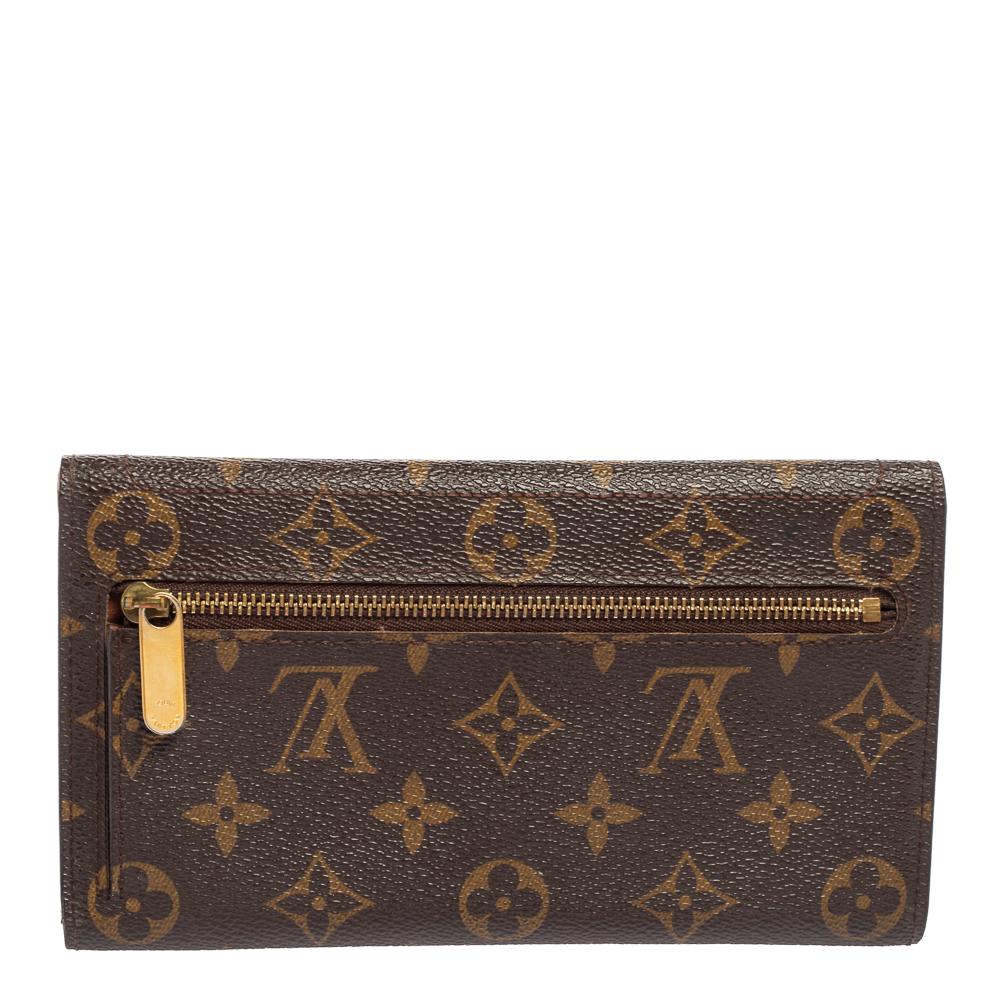This Eugenie wallet from the House of Louis Vuitton, in addition to offering functional ease, aims to be a luxurious accessory you can use every day. It is designed using monogram canvas and features gold-toned hardware. The front flap opens to a