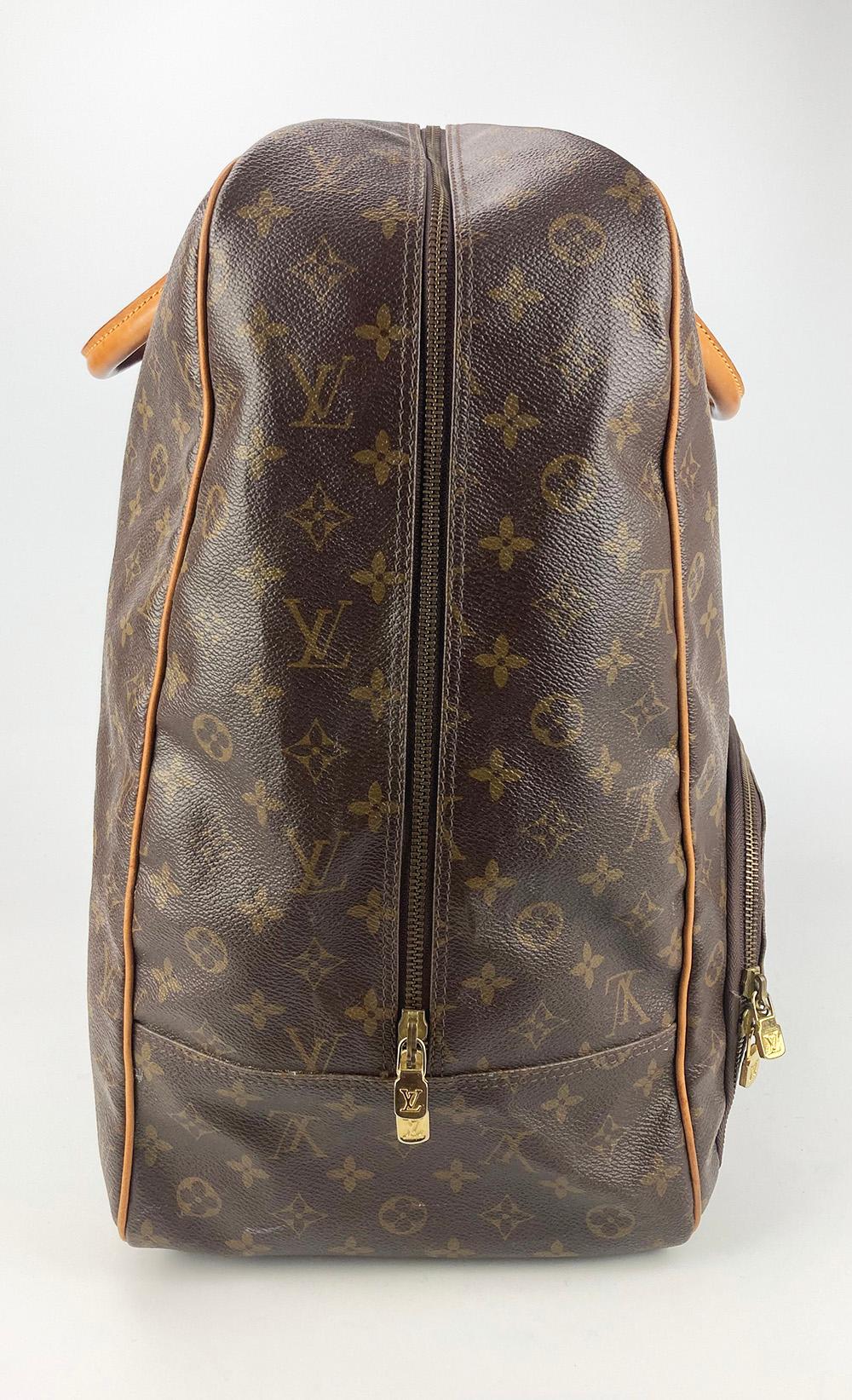 Vintage Louis Vuitton Monogram Evasion GM Sports Tote in good condition. rare Vintage design no longer made or sold in stores. Signature monogram canvas exterior trimmed with tan leather and brass hardware. Front exterior deep zip pocket with brown