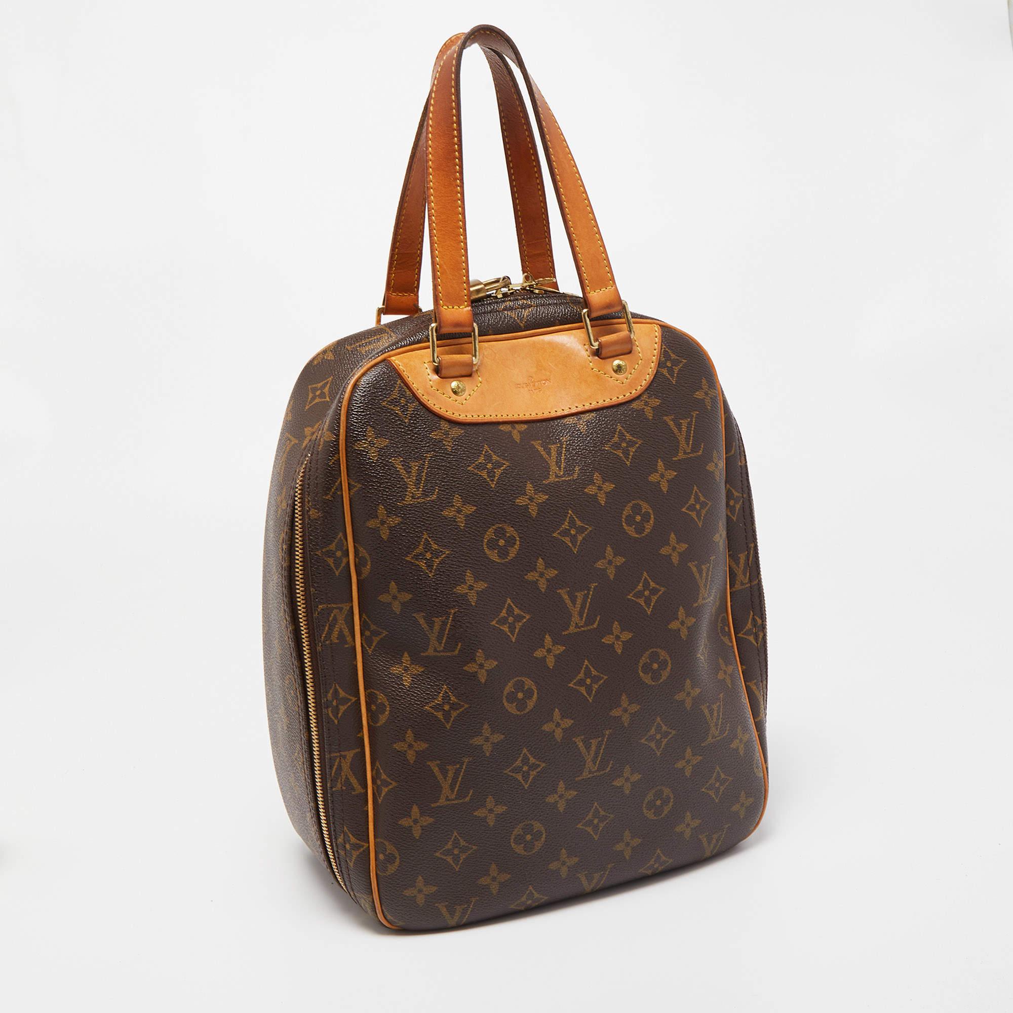 Louis Vuitton Monogram Canvas Excursion Bag In Good Condition In Dubai, Al Qouz 2
