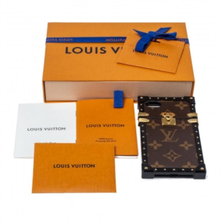 What's not to love about items that are both functional and worthy to be flaunted! To protect your iPhone 7, this stunning Louis Vuitton case has been crafted from monogram canvas and styled to resemble their famous trunk designs. The creation has