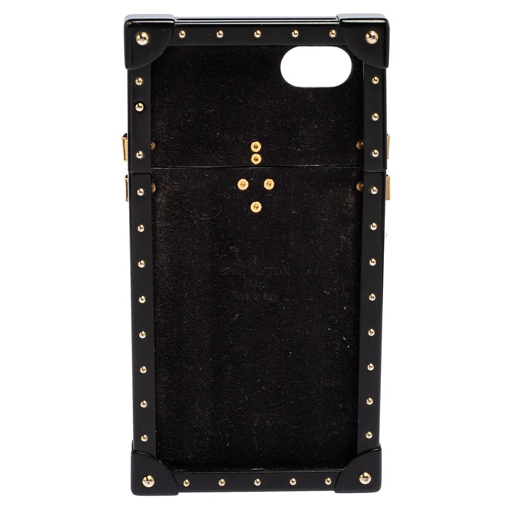 What's not to love about items that are both functional and worthy to be flaunted! To protect your iPhone 7, this stunning Louis Vuitton case has been crafted from monogram canvas and styled to resemble their famous trunk designs. The creation has