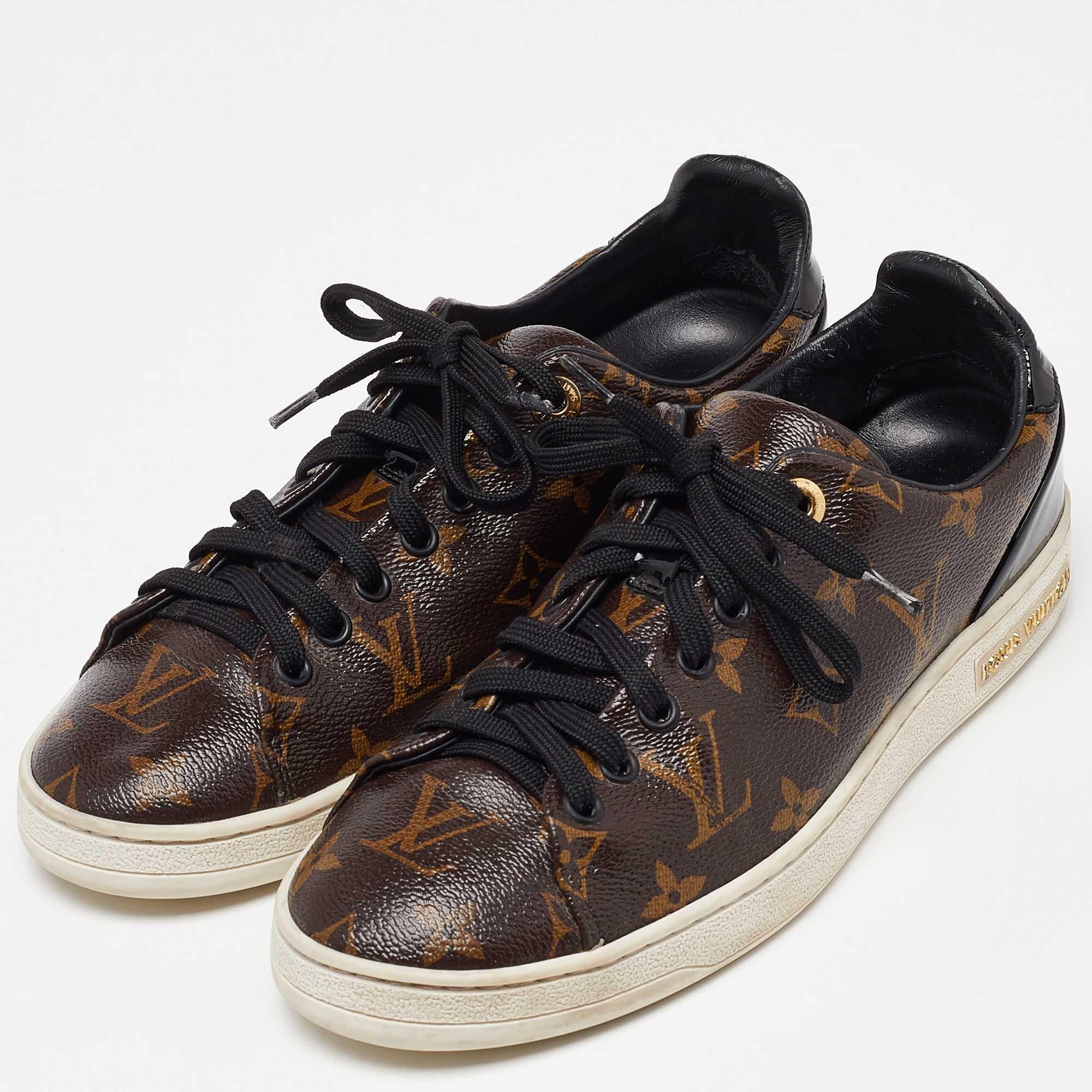 These Frontrow sneakers from Louis Vuitton are all you need to add an extra edge to your outfit. This pair has been crafted from Monogram canvas and styled with round toes, lace-ups and gold-tone accents. Balanced on rubber soles, these shoes aim to