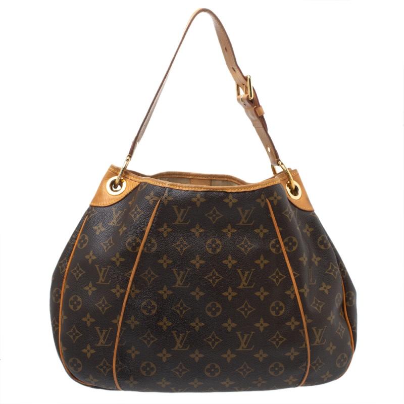 Made from the signature monogram canvas, this Galliera bag by Louis Vuitton exudes the right amount of sophistication and charm. The bag has a single adjustable shoulder strap, and a capacious Alcantara lined interior. It also features gold-tone