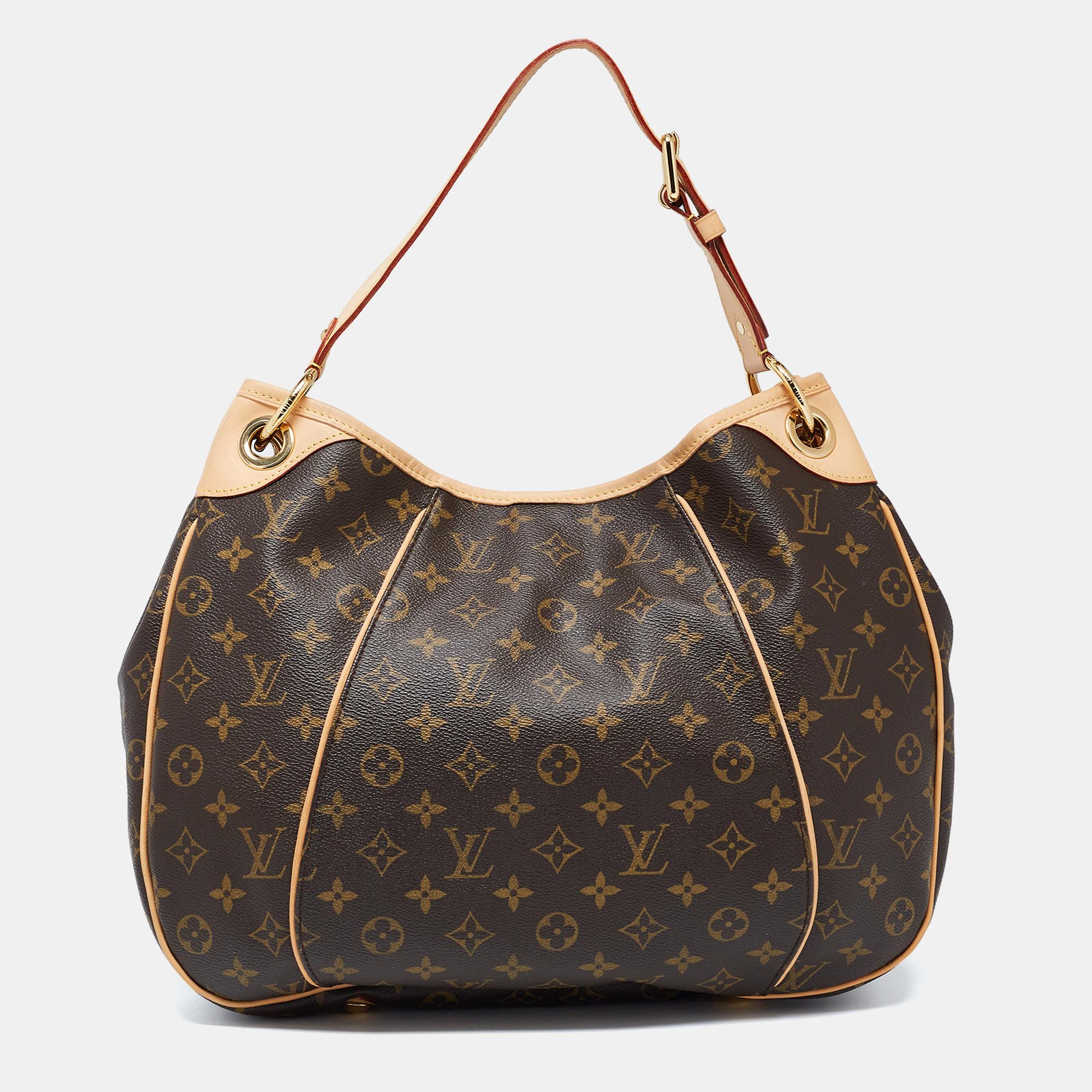Ensure your day's essentials are in order and your outfit is complete with this Louis Vuitton Galliera. Crafted using Monogram canvas & leather, the bag has a single handle, the brand plaque on the front, and an Alcantara-lined interior.

Includes: