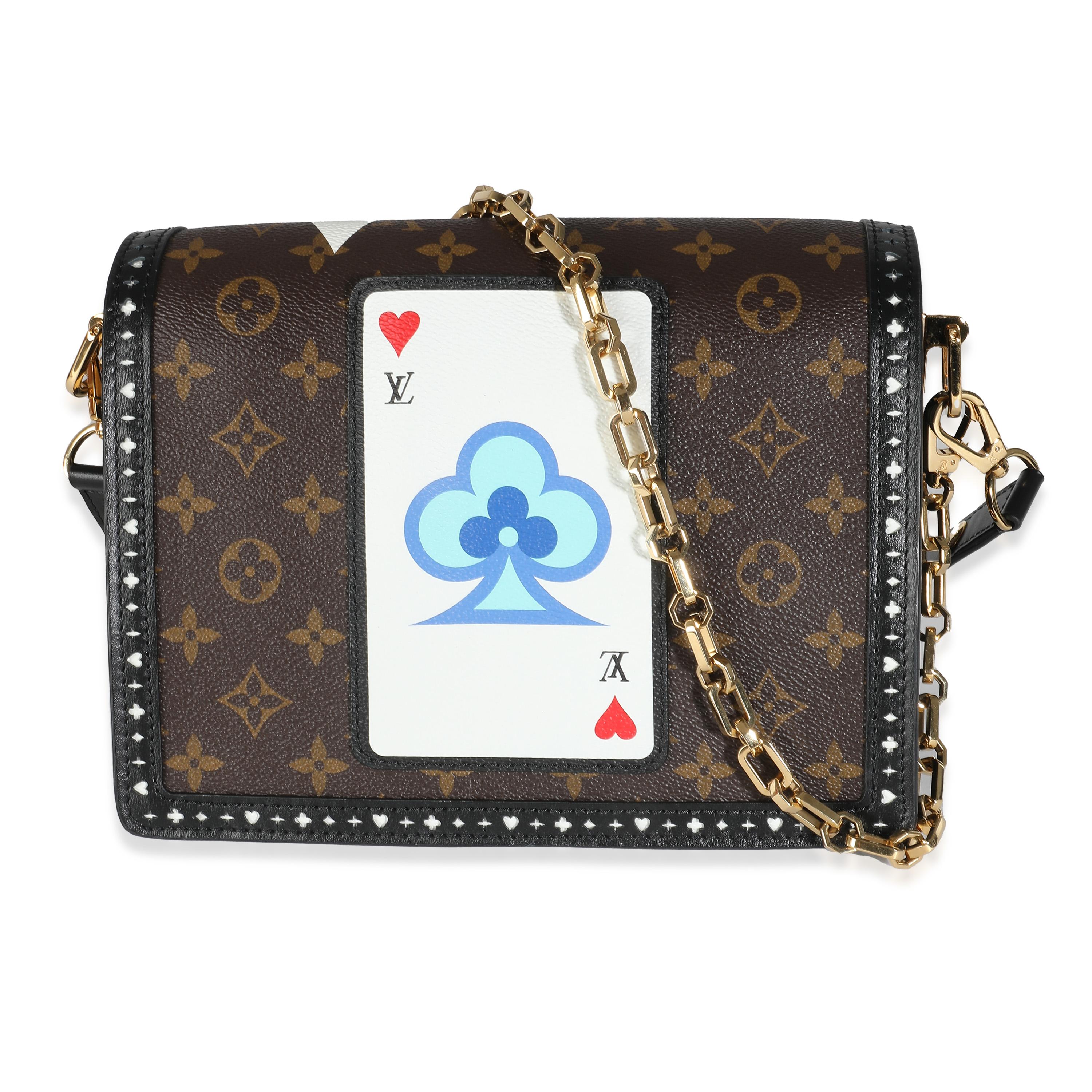 Titre de la liste : Louis Vuitton Monogram Canvas Game On Dauphine MM
SKU : 141713
Condit : Usagé 
Condition du sac à main : Excellent
Commentaires sur l'état : L'article est en excellent état et présente de légers signes d'usure.
Marque : Louis