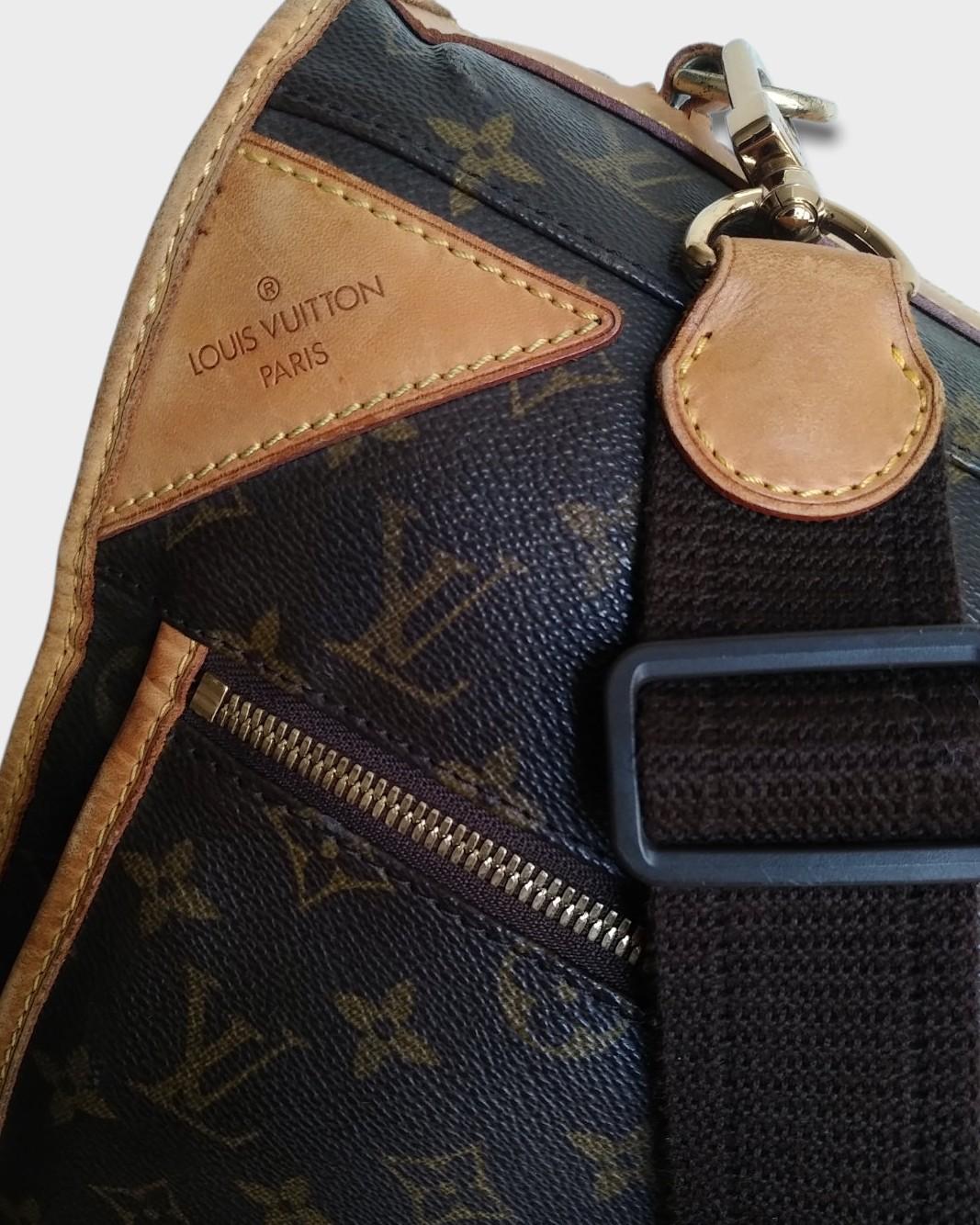 Louis Vuitton Monogram Canvas Garment Travel Carrier - 3 Hangers. 2001
- 100% authentic Louis Vuitton
- Monogram coated canvas with natural leather trim
- Single leather top handle and a removable, adjustable canvas strap
- LV engraved goldtone