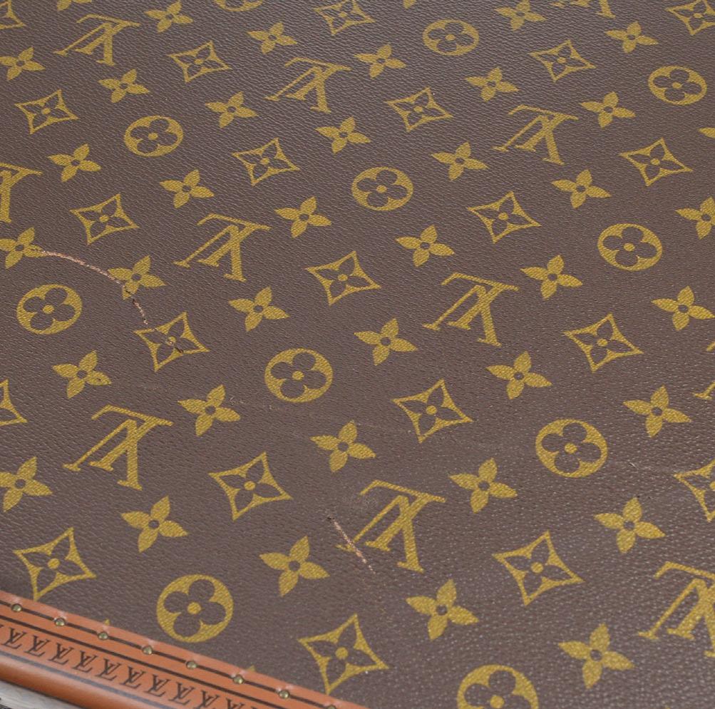Marron Louis Vuitton - Grand coffre de voyage doré en toile avec monogramme en vente