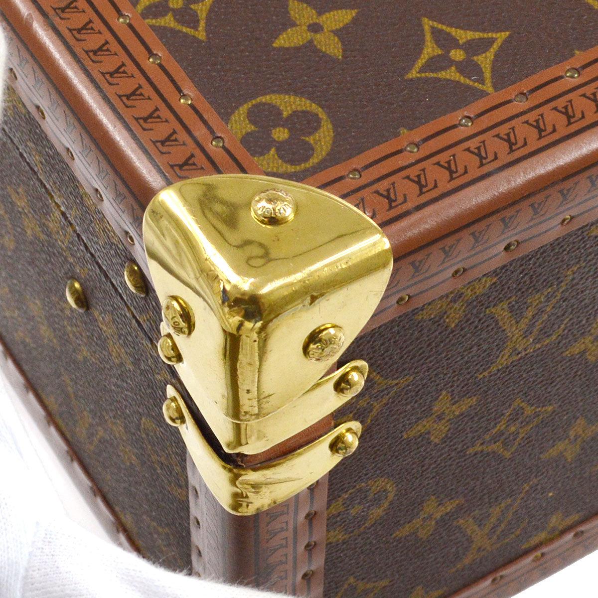 Louis Vuitton - Grand coffre de voyage doré en toile avec monogramme Pour femmes en vente