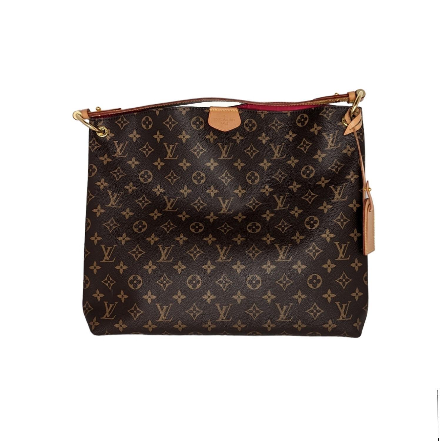 The Graceful MM hobo in classic Monogram canvas is an extra-roomy yet lightweight bag to carry every day. Natural cowhide leather detailing and shiny golden hardware add a refined, signature touch. The body-friendly design combines with a supple,