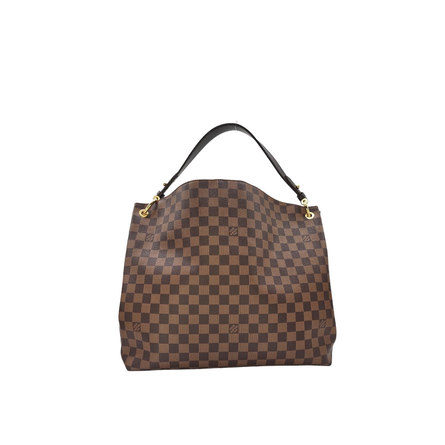 The Graceful MM hobo in classic Monogram canvas is an extra-roomy yet lightweight bag to carry every day. Natural cowhide leather detailing and shiny golden hardware add a refined, signature touch. The body-friendly design combines with a supple,