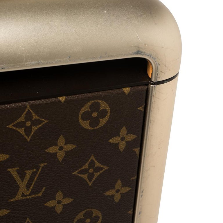 Sold at Auction: Louis Vuitton Monogram Horizon 50 rolling luggage