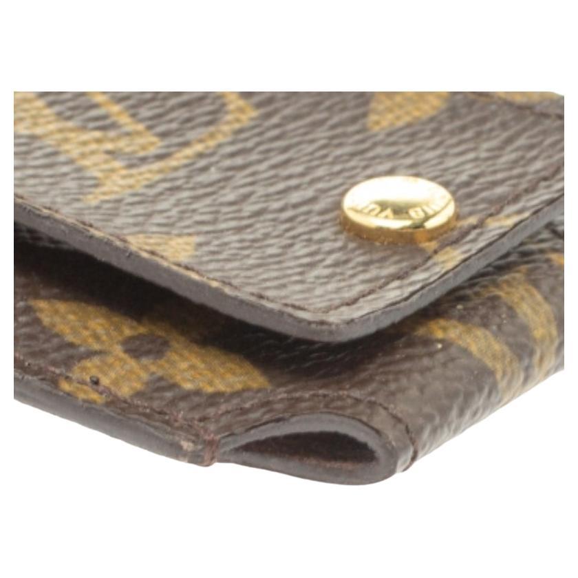 This stunning Nano case by Louis Vuitton has been crafted from monogram coated canvas and is lined with leather on the insides, just to protect that precious iPod of yours. The case is secured by a snap button closure and is complete with the brand