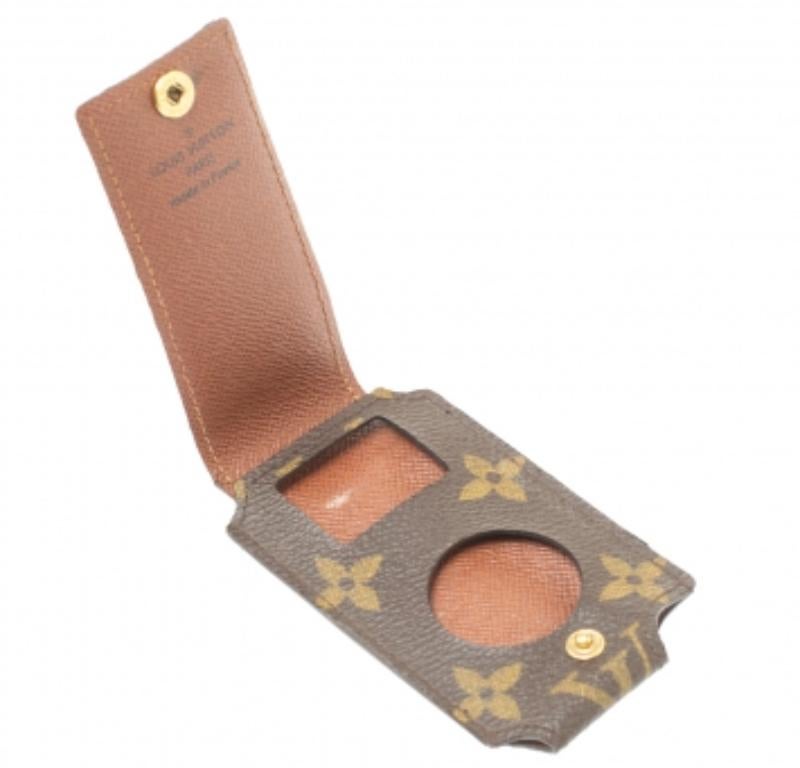 Louis Vuitton Monogram Canvas iPod Nano Case In Fair Condition For Sale In Dubai, Al Qouz 2