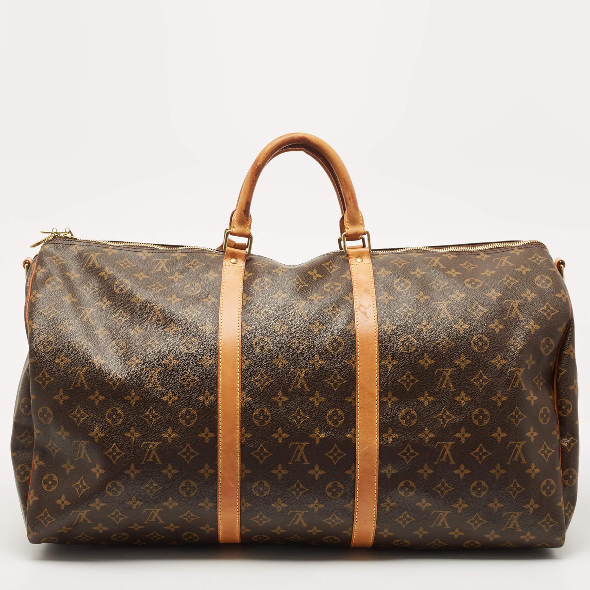 The Bandouliere 60 bag from the house of Louis Vuitton is a perfect carryall for your weekend travel. It features a durable and luxe monogram canvas body secured with a dual zipper closure at the top. It comes fitted with two rolled handles at the
