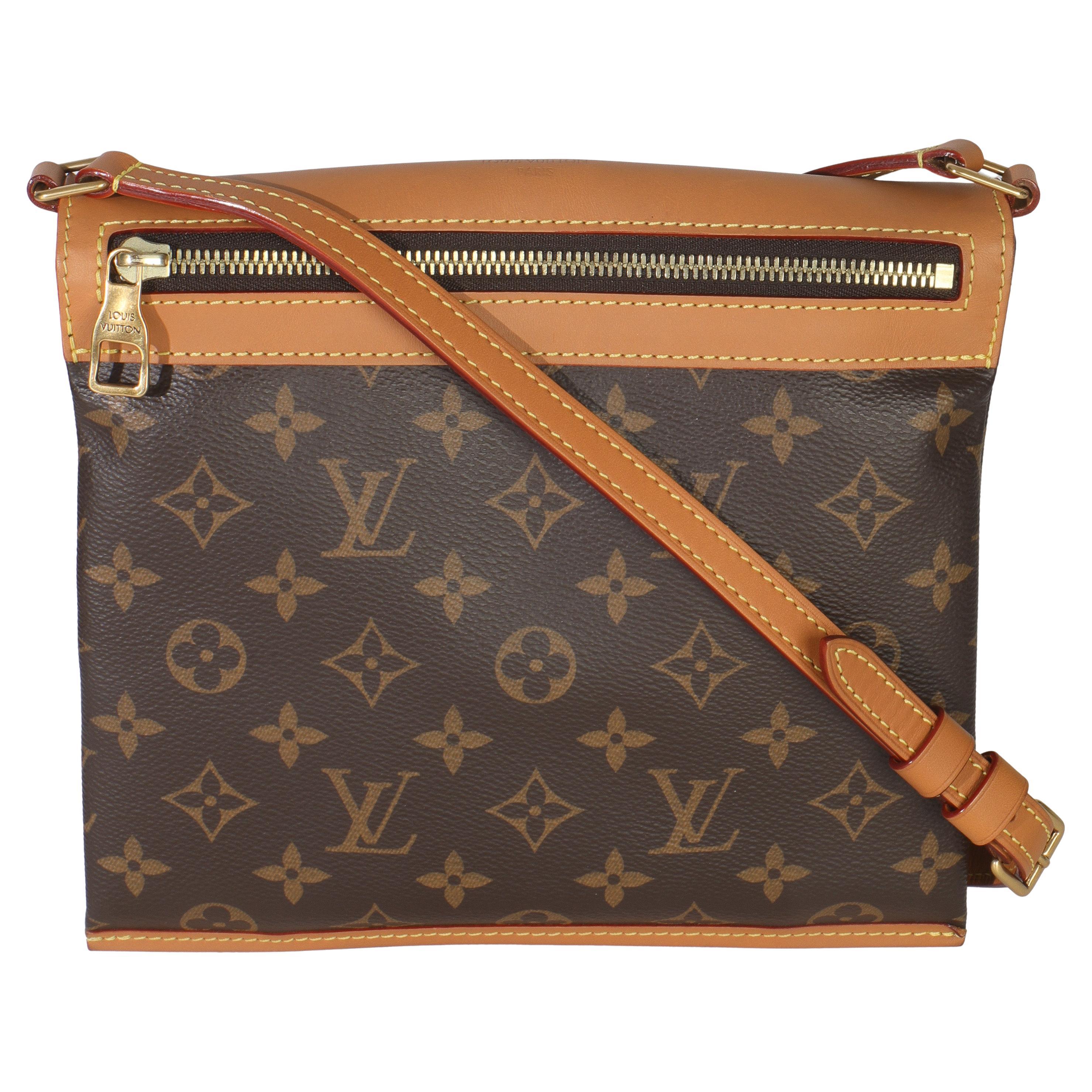 Louis Vuitton Monogram Canvas Legacy Saumur Messenger PM