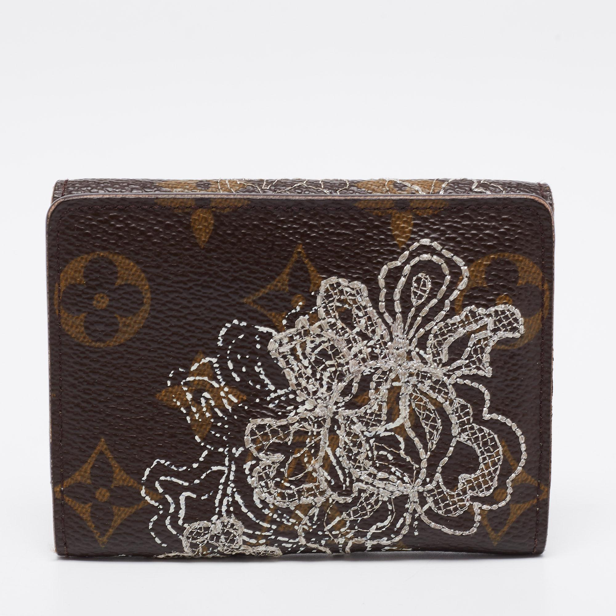 Packed with functional features of card slots and lined compartments, the Limited Edition Dentelle Ludlow wallet is neatly wrapped close with a metal press stud. It is crafted using monogram canvas and decorated with stitch patterns.

